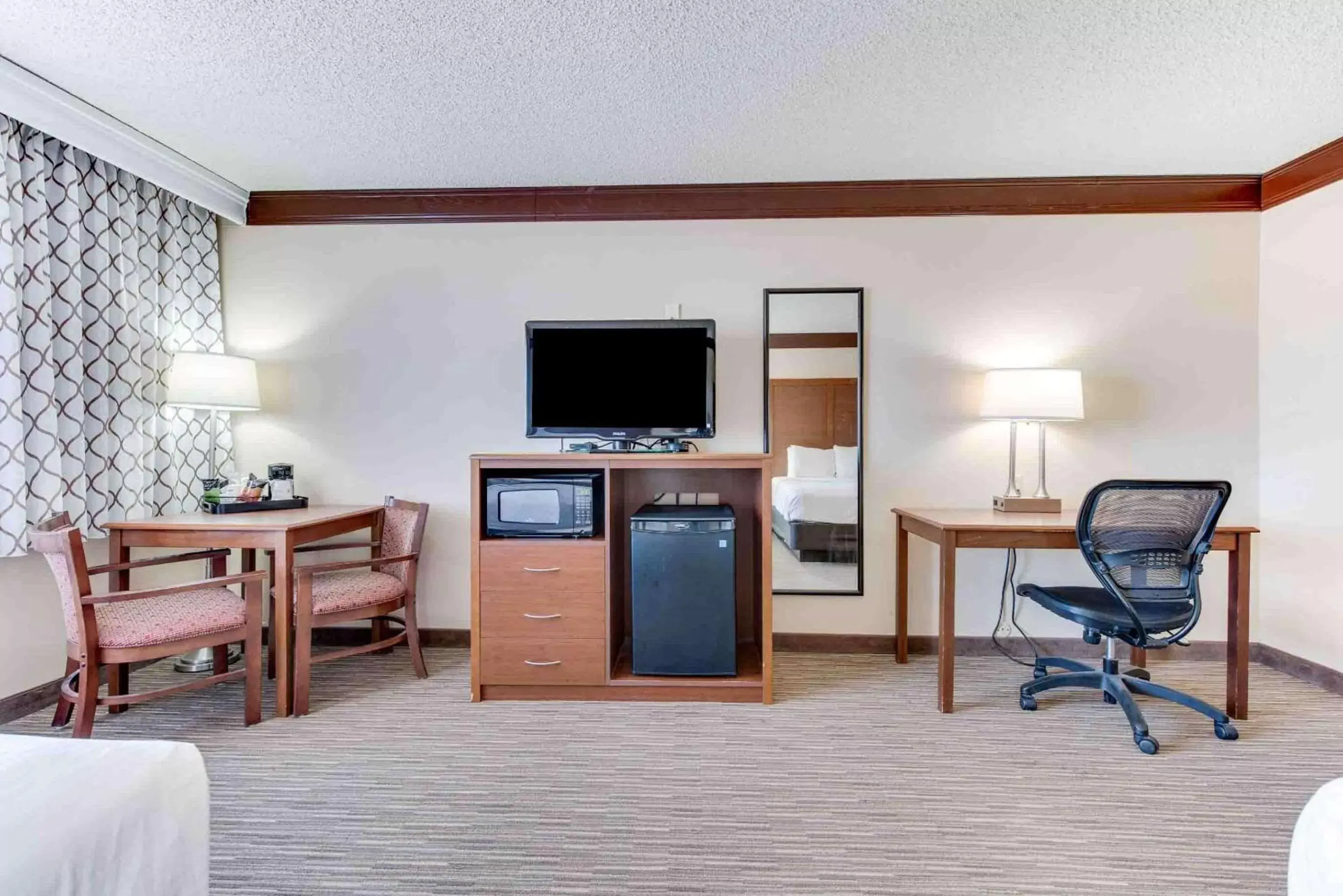 Queen Room with Two Queen Beds and Movie Review - Disability Access/Non-Smoking in Best Western Movie Manor Queen Room with Two Queen Beds and Movie Review - Disability Access/Non-Smoking in Best Western Movie Manor