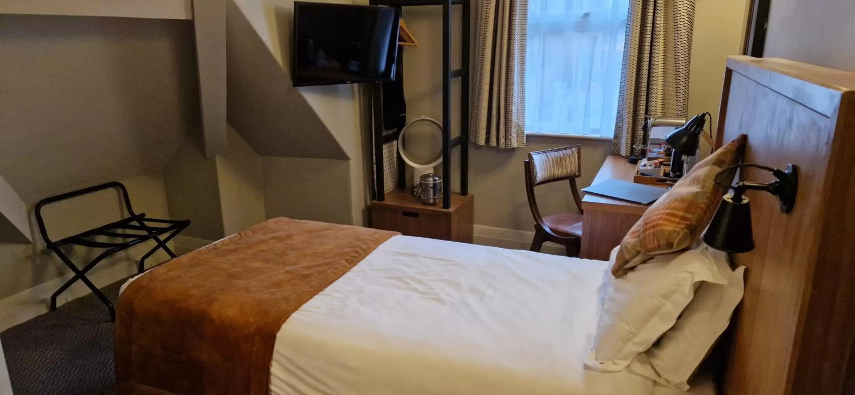 Single Room in The Cross-Keys Hotel Single Room in The Cross-Keys Hotel