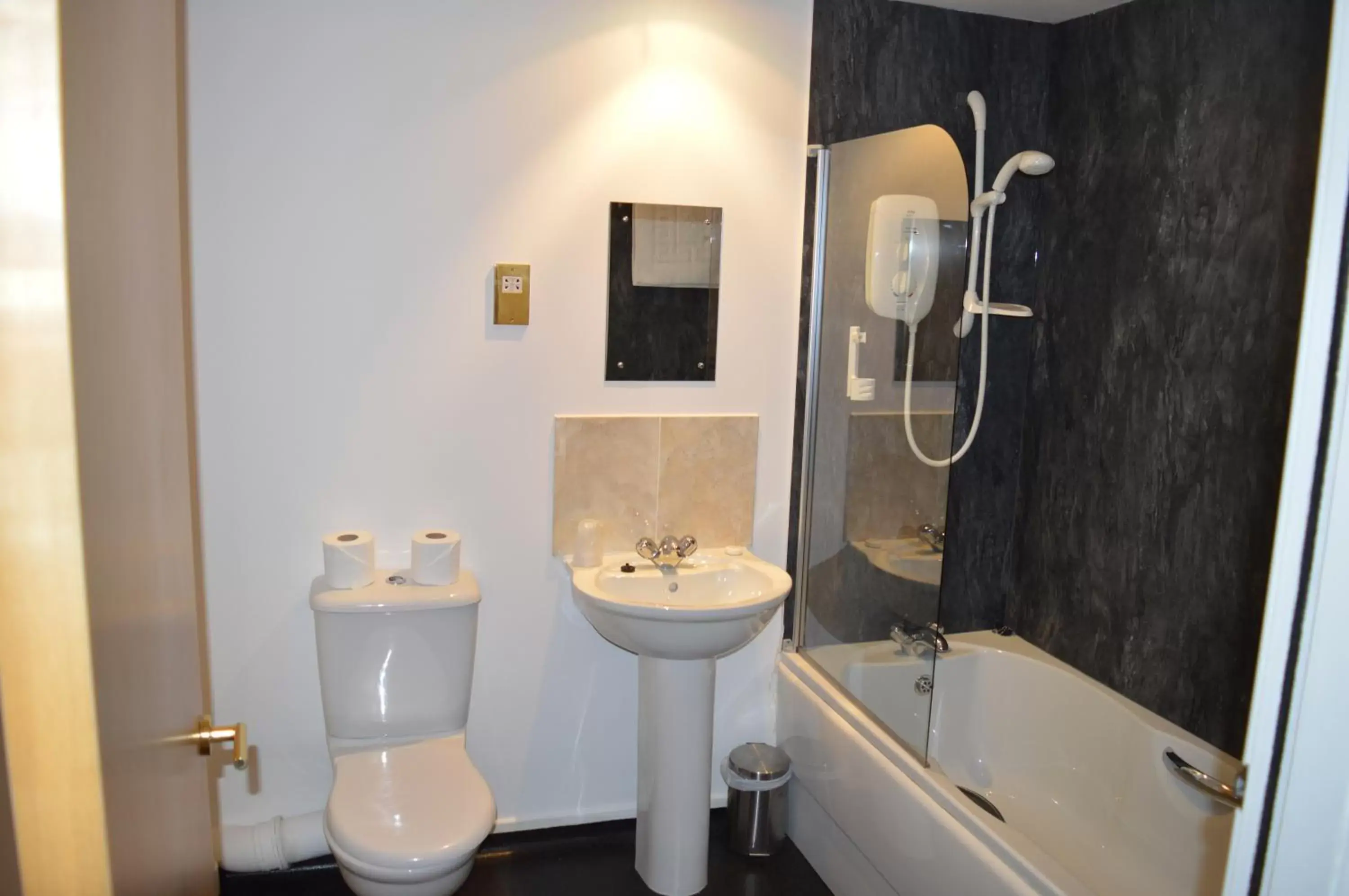 Twin Room in Airlie Arms Hotel Twin Room in Airlie Arms Hotel