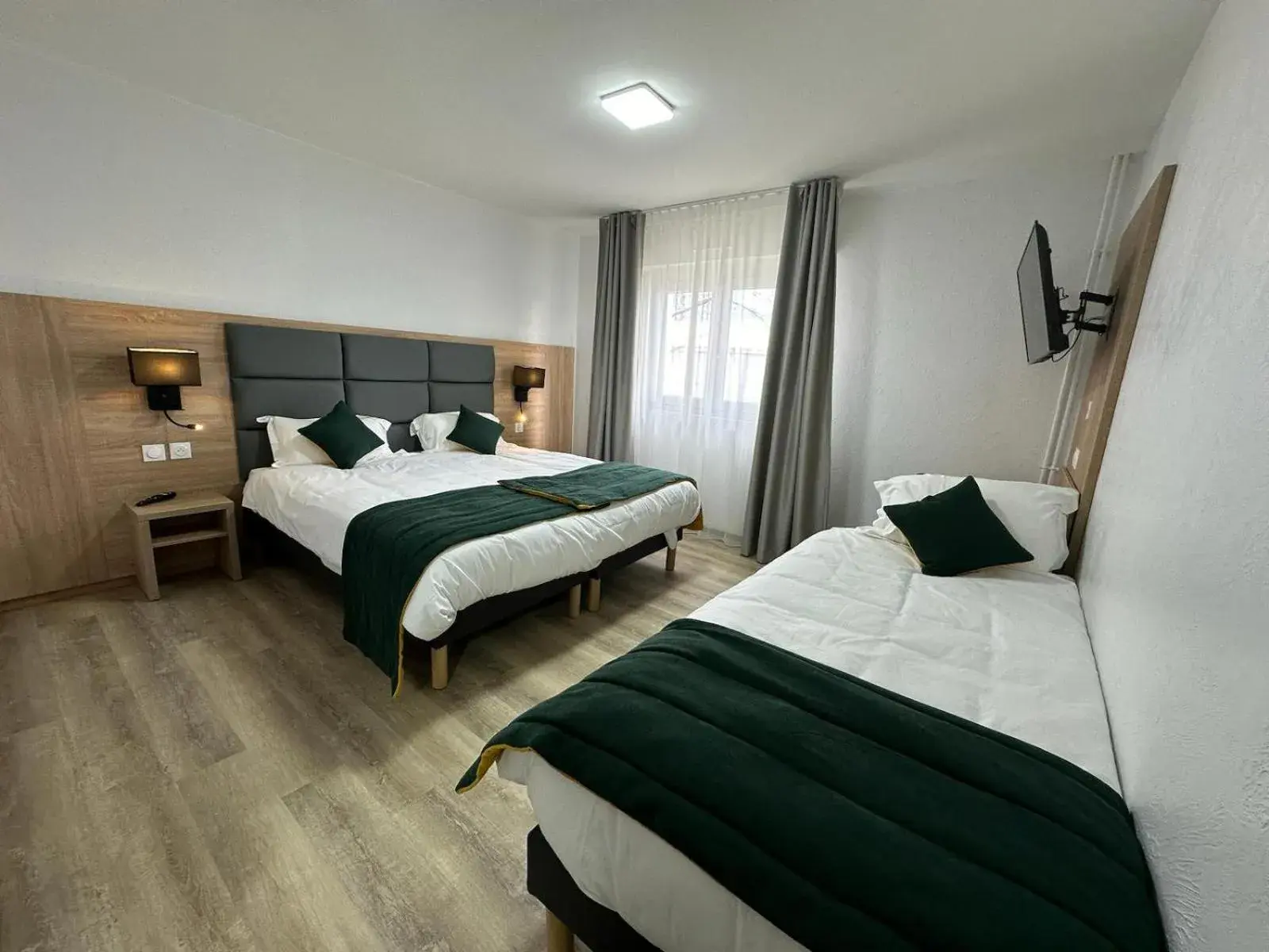 Bed in Hotel Restaurant L'Escale Bed in Hotel Restaurant L'Escale