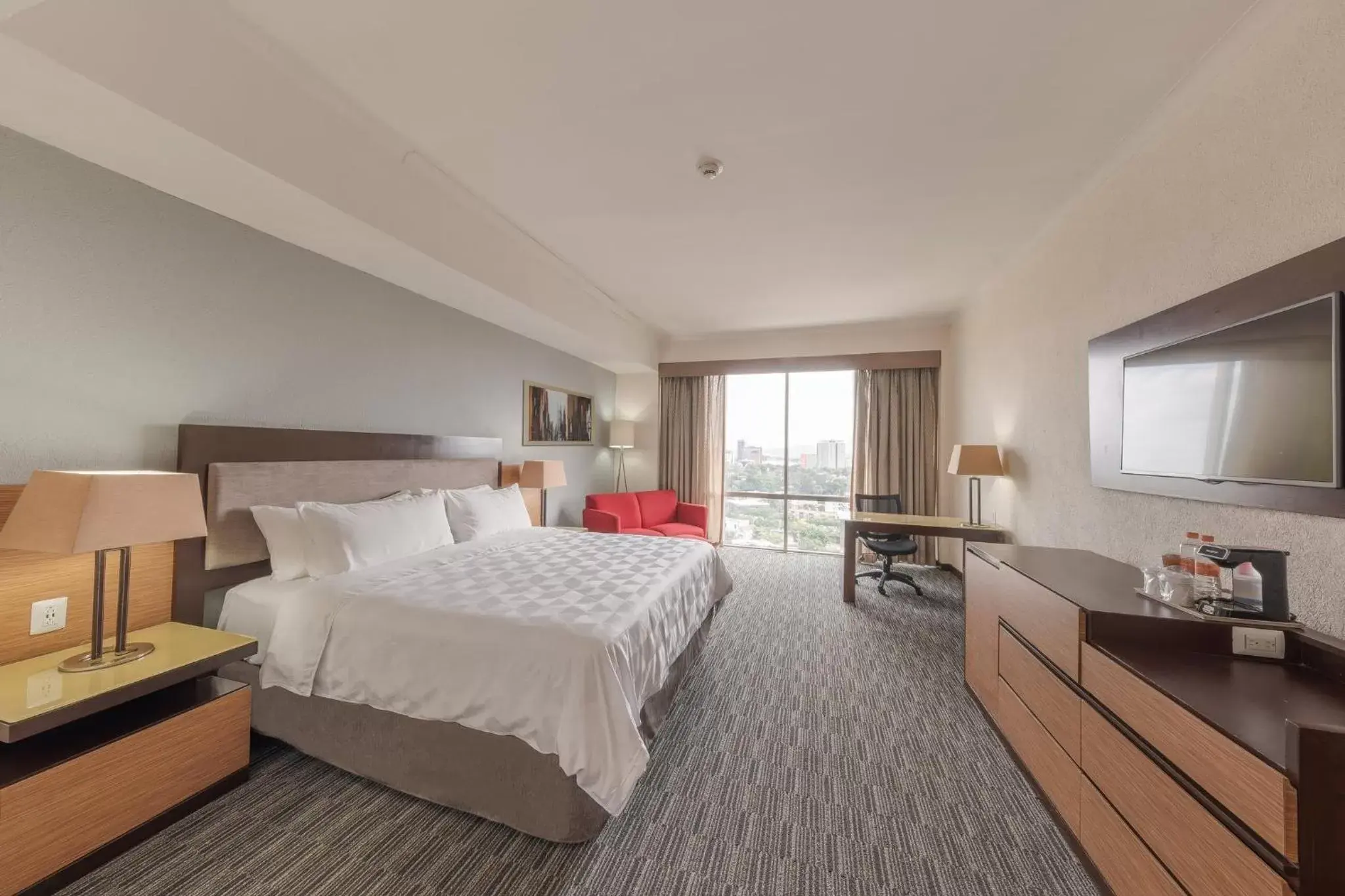 Deluxe Room in Holiday Inn Guadalajara Select, an IHG Hotel Deluxe Room in Holiday Inn Guadalajara Select, an IHG Hotel