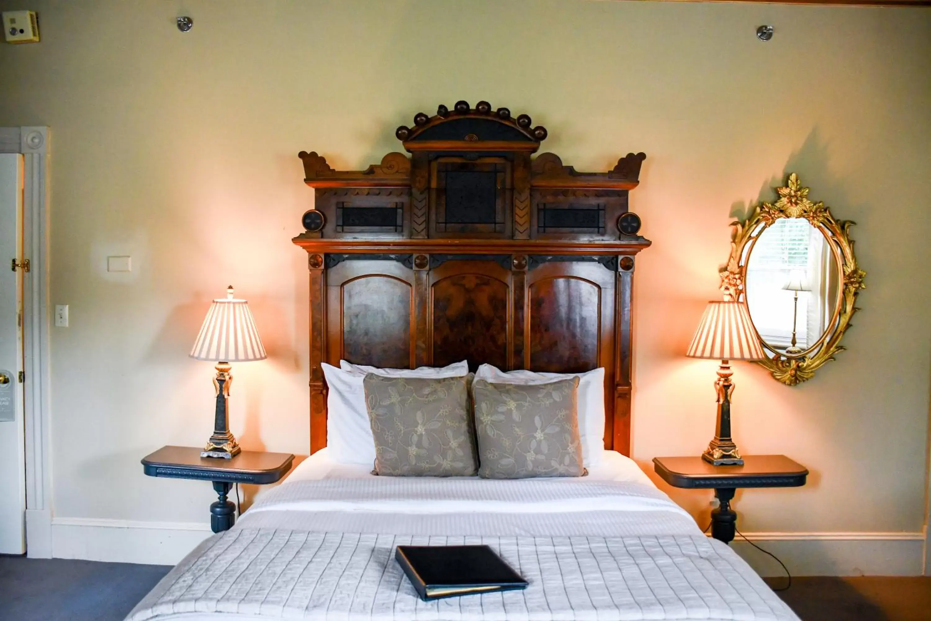 Deluxe Room in The Sayre Mansion Deluxe Room in The Sayre Mansion