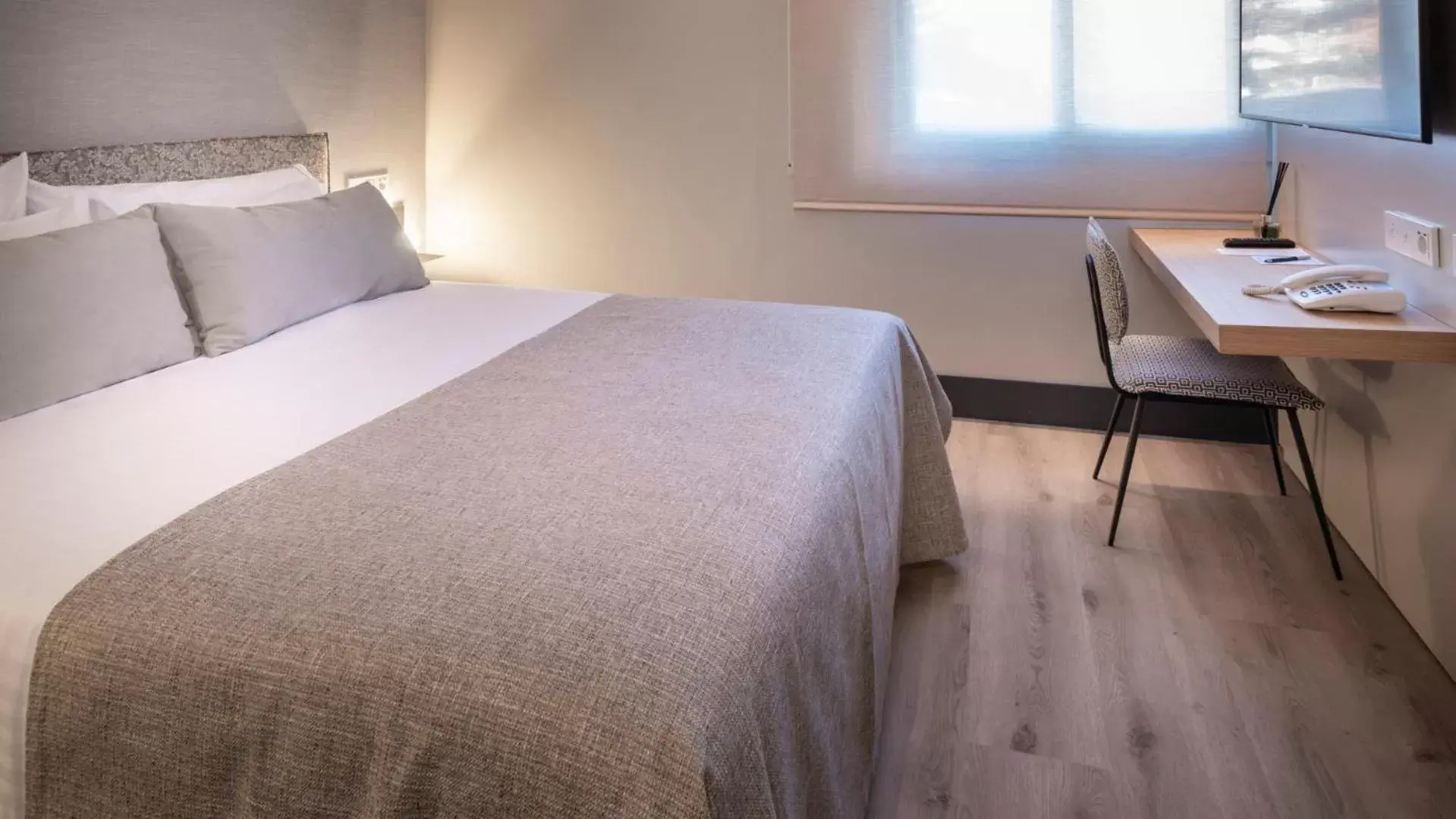 Budget Double Room in Bel Air Budget Double Room in Bel Air