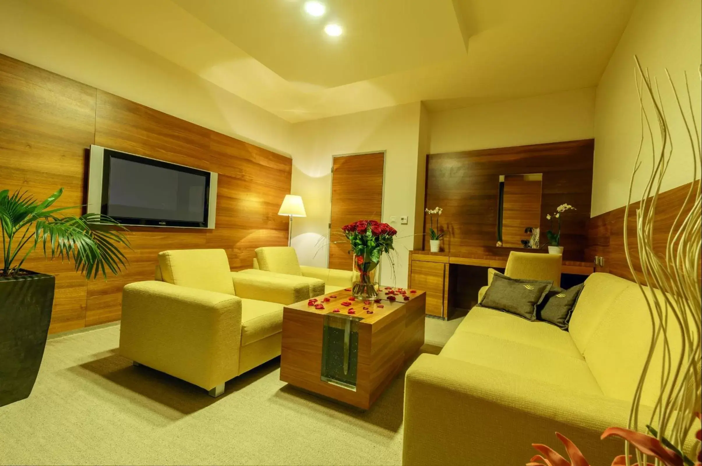 Deluxe Suite with Balcony (2 Adults + 2 Children) in Hotel AquaCity Mountain View Deluxe Suite with Balcony (2 Adults + 2 Children) in Hotel AquaCity Mountain View