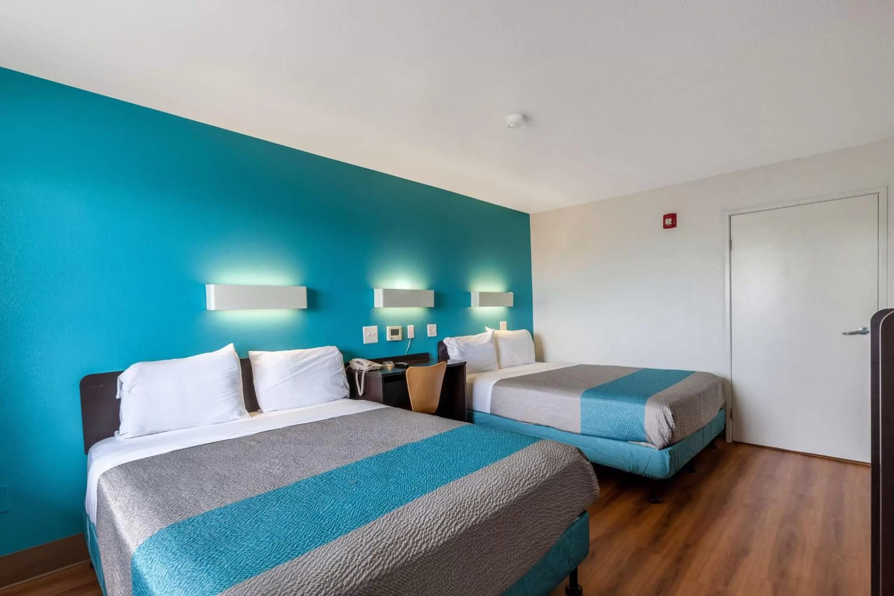 Queen Room - Disability Access - Roll in Shower in Motel 6-Webster, TX - Houston - Nasa Lake Queen Room - Disability Access - Roll in Shower in Motel 6-Webster, TX - Houston - Nasa Lake