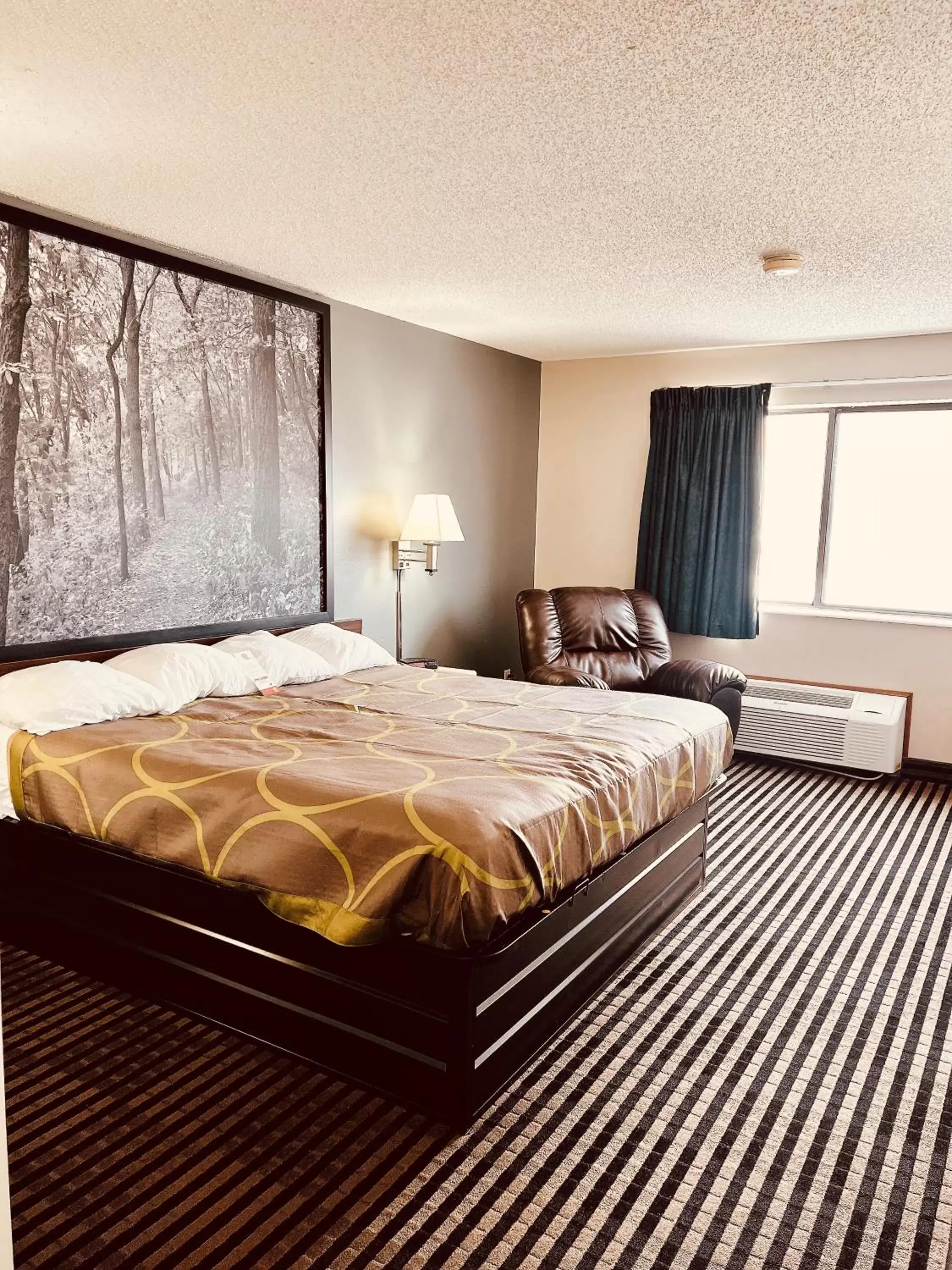 Superior Queen Room - Non-Smoking in Super 8 by Wyndham Humboldt Superior Queen Room - Non-Smoking in Super 8 by Wyndham Humboldt