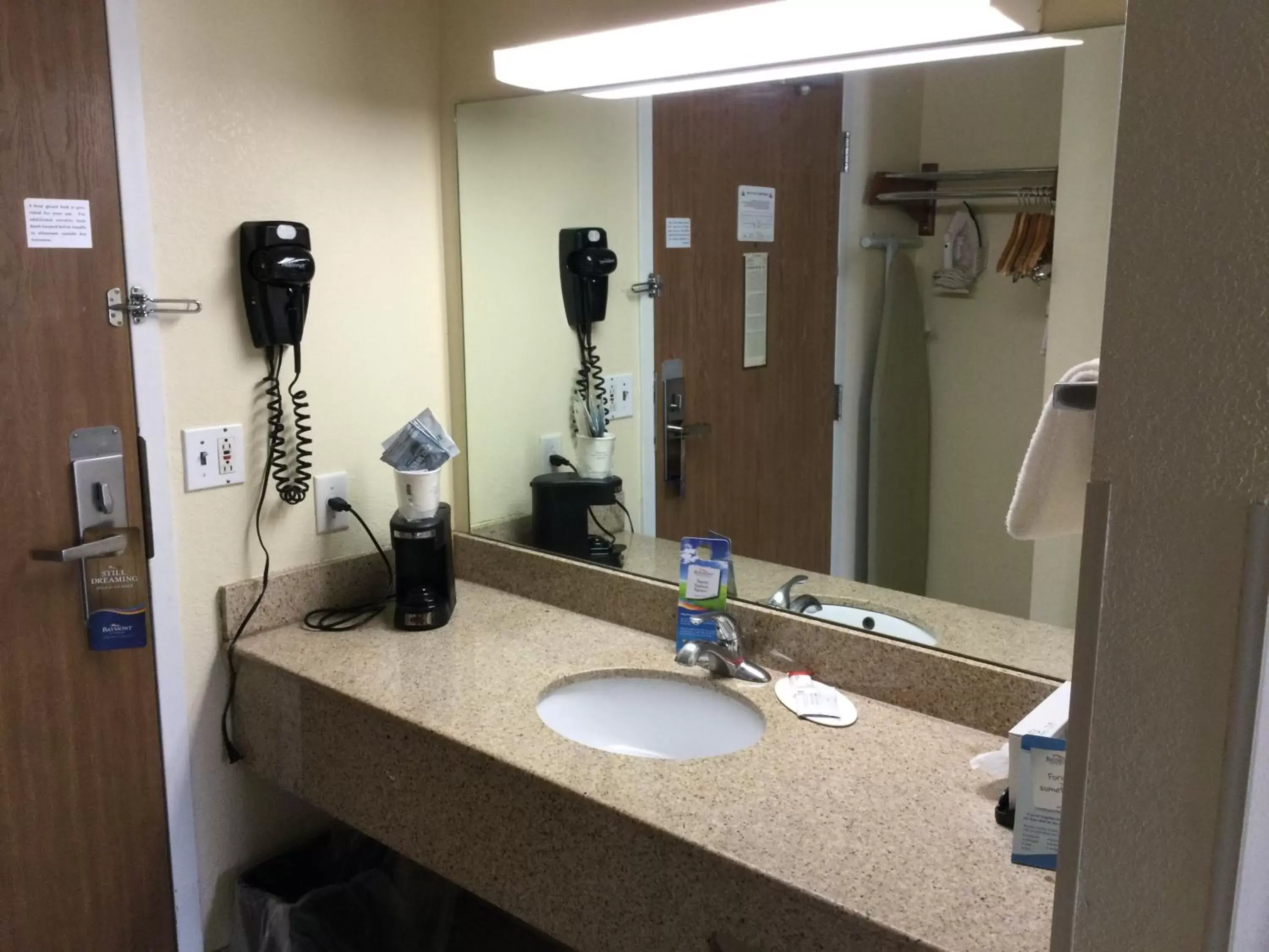 King Studio Suite - Non-Smoking in Baymont by Wyndham Janesville King Studio Suite - Non-Smoking in Baymont by Wyndham Janesville