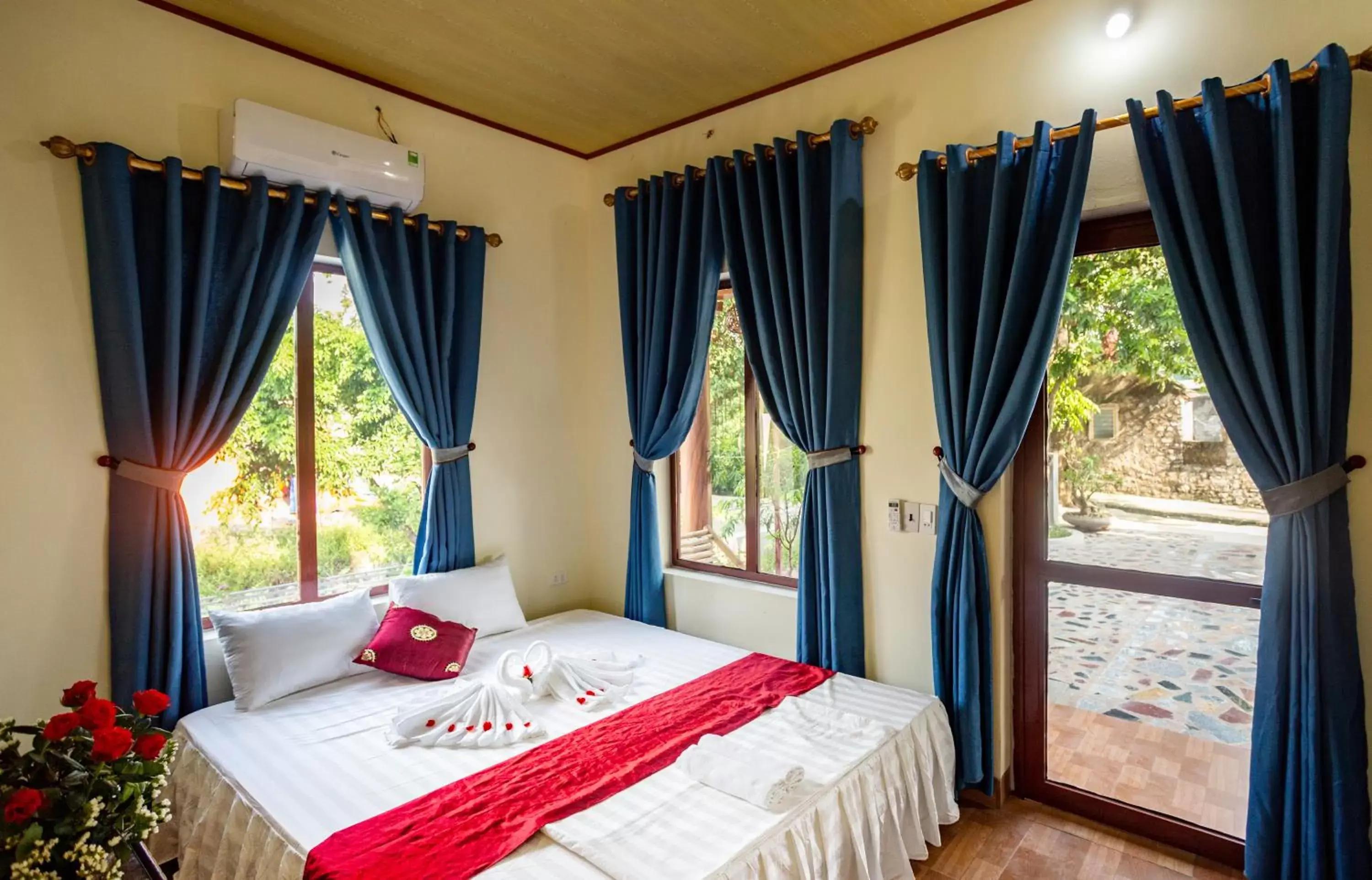 Bungalow with Garden View in Hang Mua Central Homestay Bungalow with Garden View in Hang Mua Central Homestay