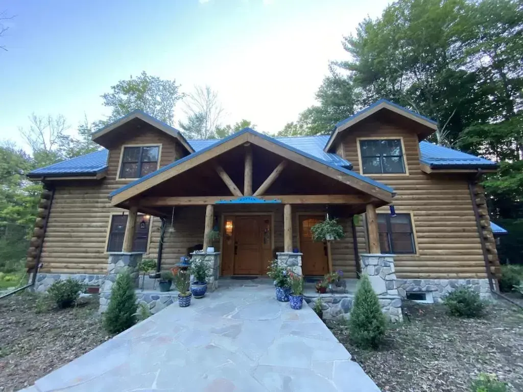 Property Building in Log Country Inn Bed and Breakfast of Ithaca Property Building in Log Country Inn Bed and Breakfast of Ithaca