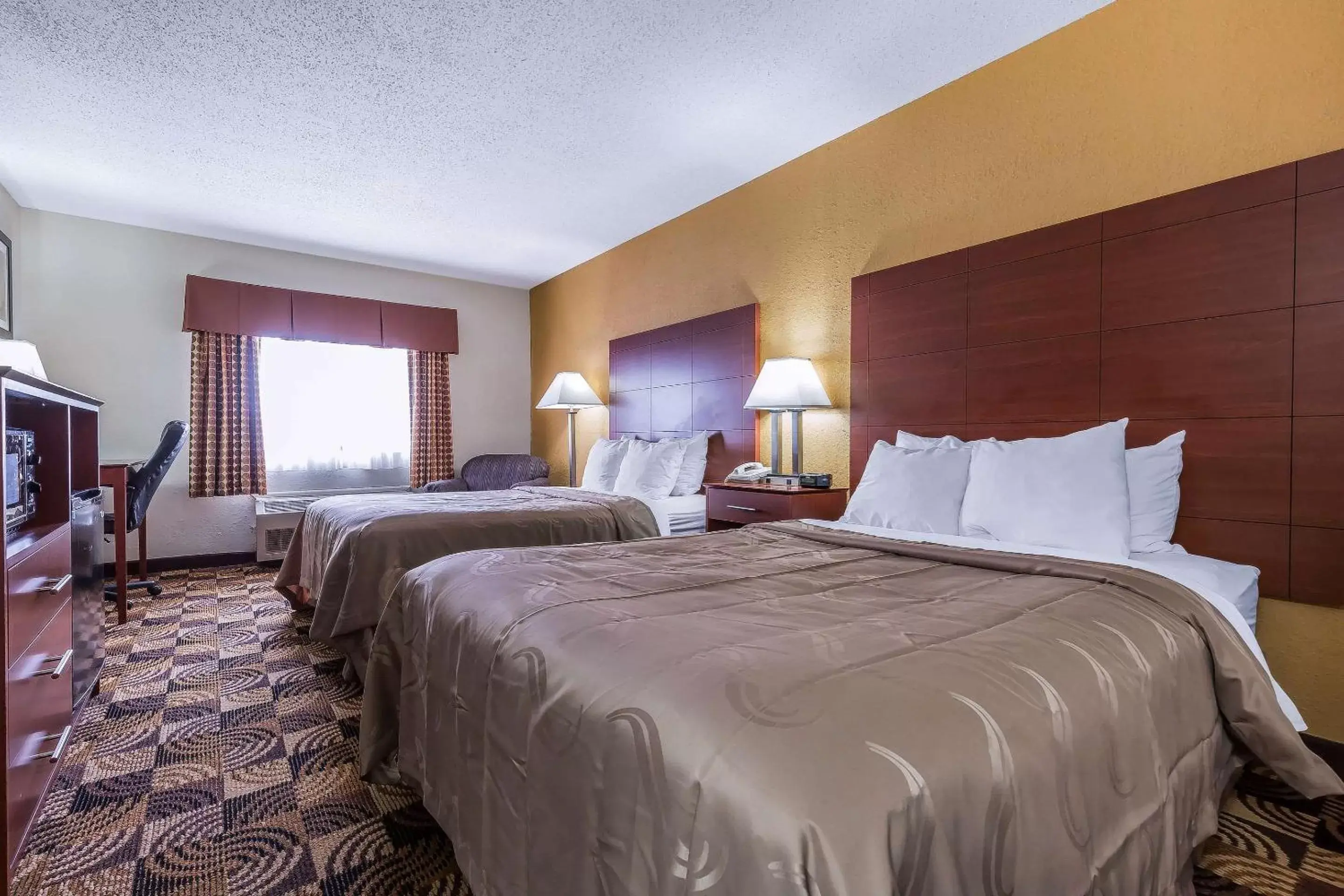 Double Room with Two Double Beds - Non-Smoking in Quality Inn Sycamore - DeKalb Double Room with Two Double Beds - Non-Smoking in Quality Inn Sycamore - DeKalb