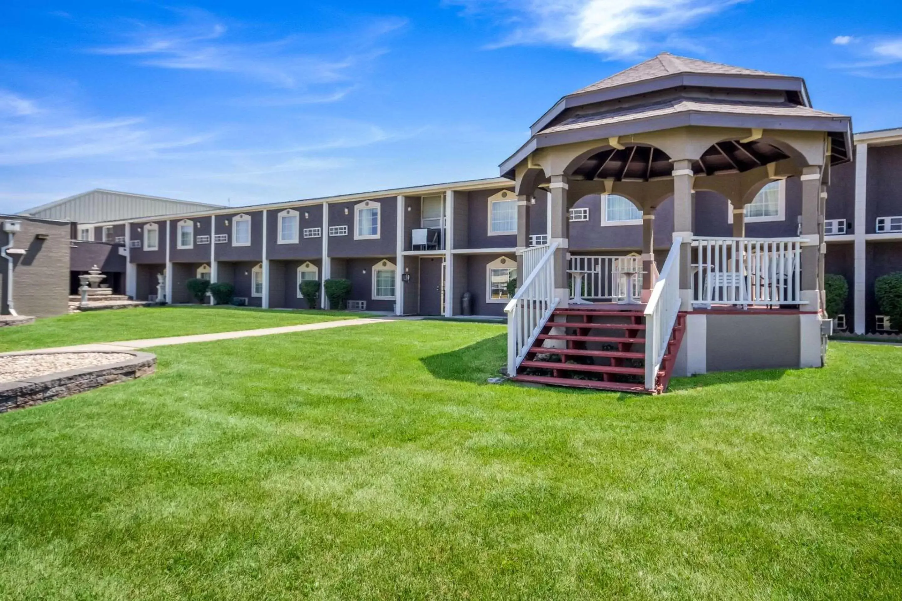 Quality Inn & Suites Kansas City - Independence I-70 East Quality Inn & Suites Kansas City - Independence I-70 East