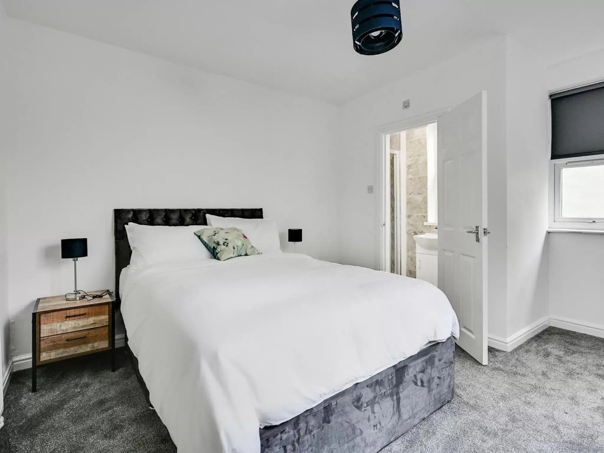 Standard Double Room in Albert View Rooms Standard Double Room in Albert View Rooms