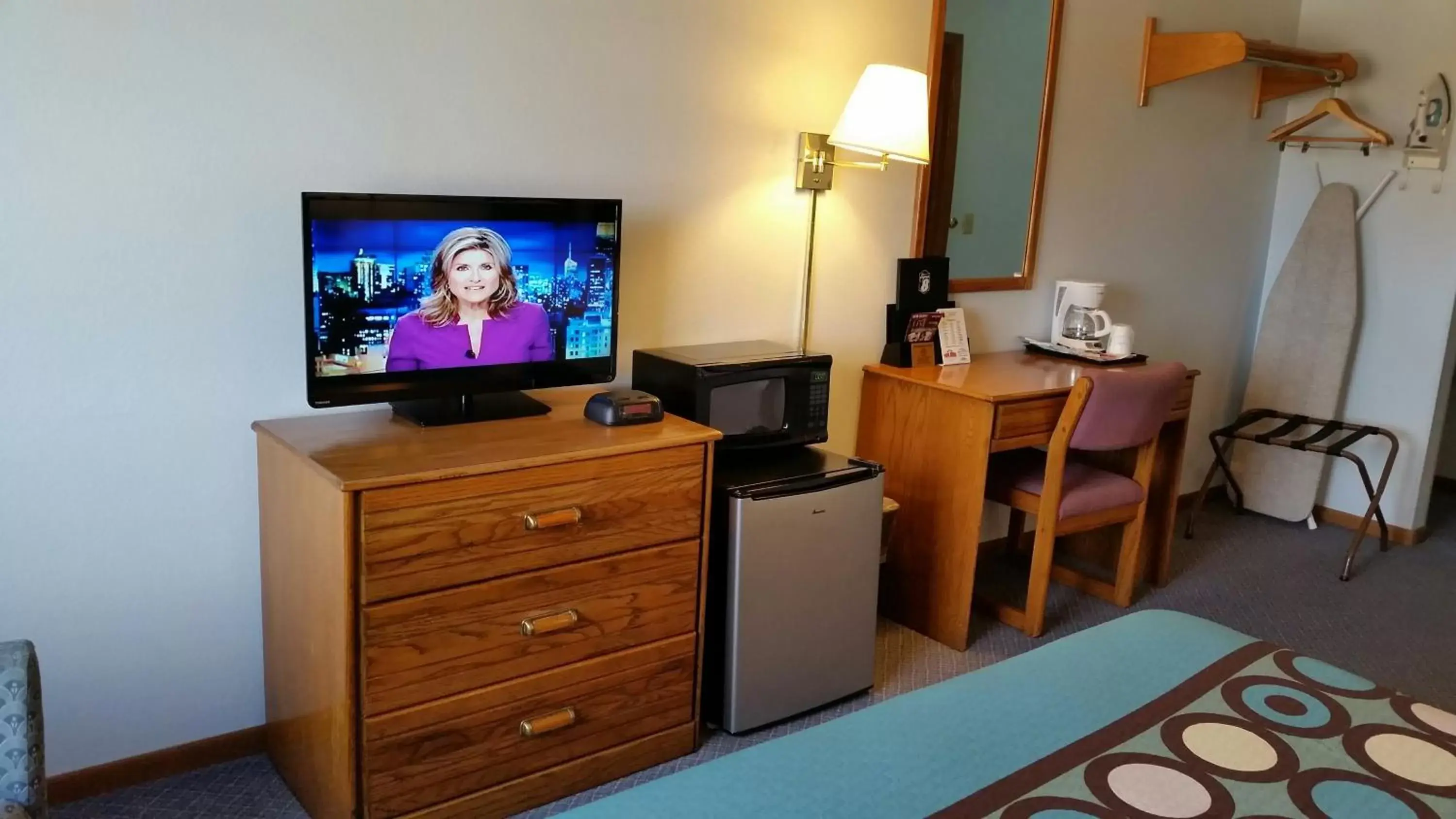 King Room - Non-Smoking in Super 8 by Wyndham Macomb King Room - Non-Smoking in Super 8 by Wyndham Macomb