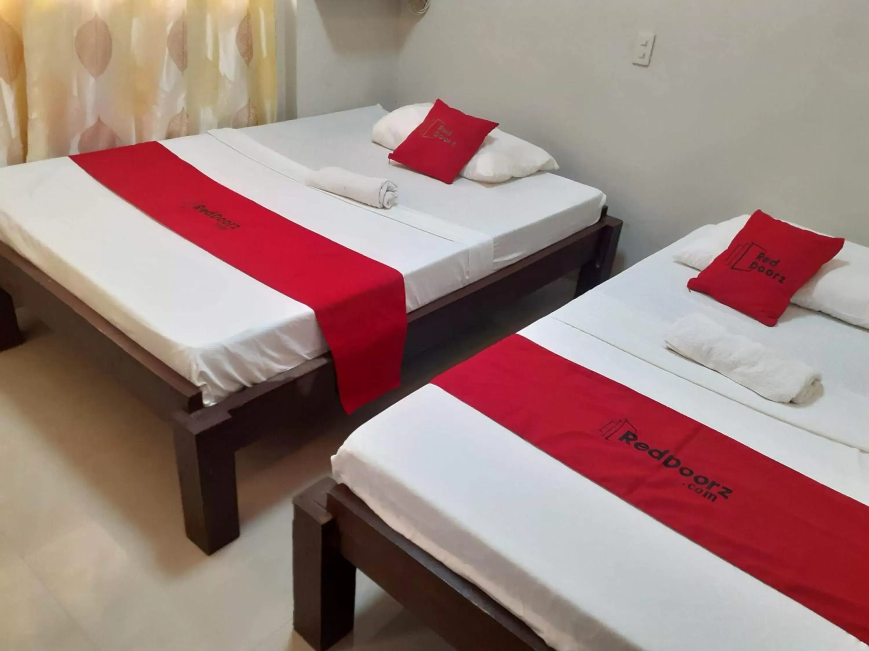 Triple Room in RedDoorz @ VP Inting Street Triple Room in RedDoorz @ VP Inting Street