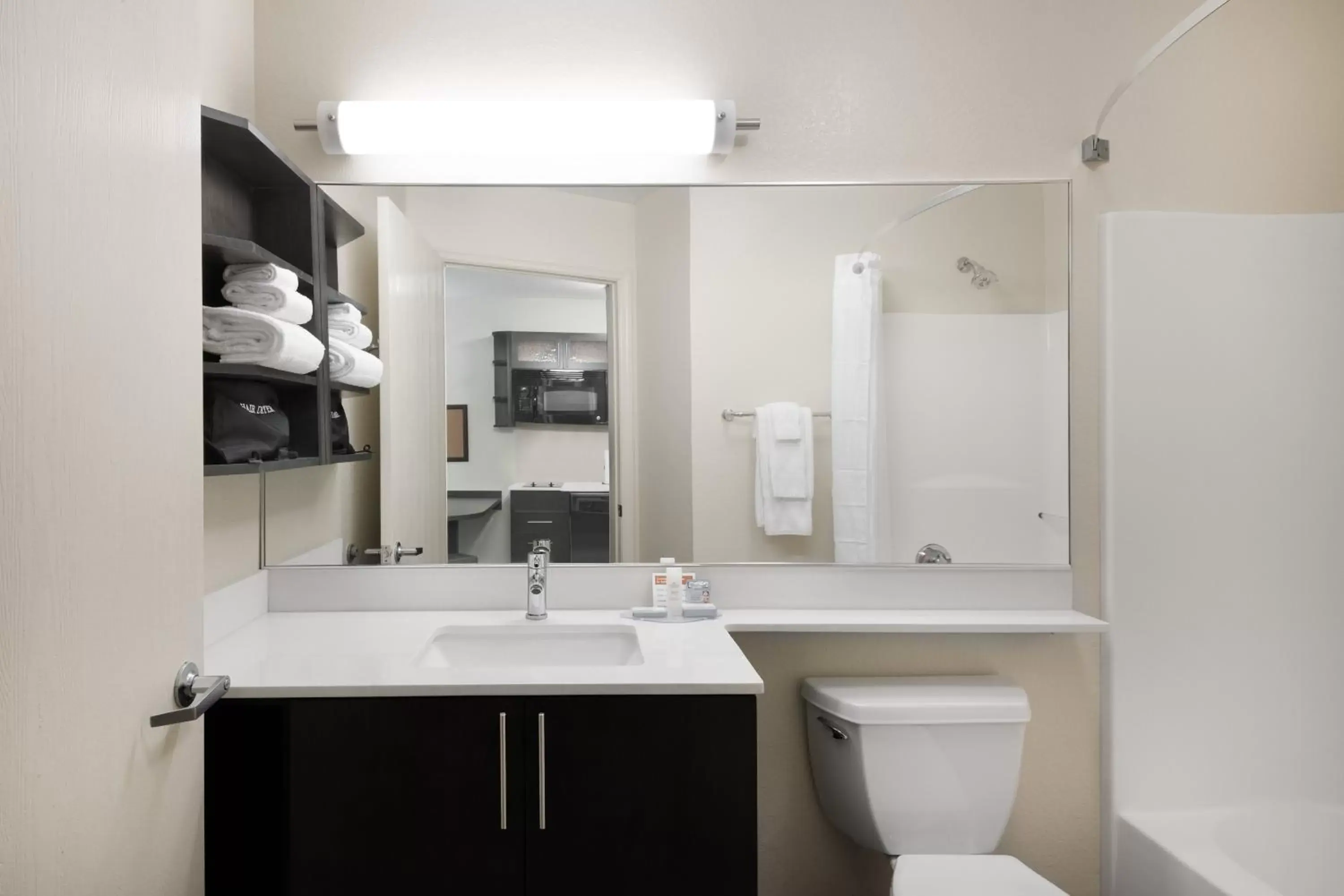 Queen Studio Suite - Mobility Access Tub/Non-Smoking in Candlewood Suites - Charlotte - Arrowood by IHG Queen Studio Suite - Mobility Access Tub/Non-Smoking in Candlewood Suites - Charlotte - Arrowood by IHG