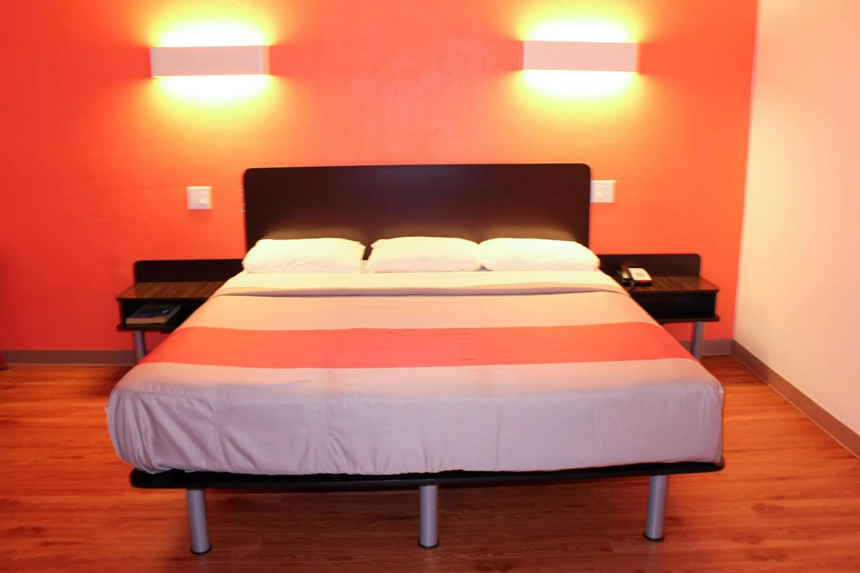 King Room - Smoking in Motel 6-Rosenberg, TX King Room - Smoking in Motel 6-Rosenberg, TX