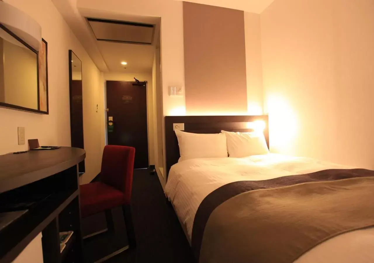 Double Room with Small Double Bed - single occupancy in Urban Hotel Kyoto Double Room with Small Double Bed - single occupancy in Urban Hotel Kyoto