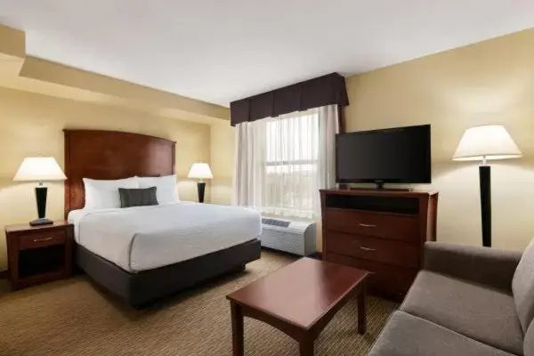 Queen Studio Suite with Sofa Bed - SMOKING ROOM in Days Inn & Suites by Wyndham Sherwood Park Edmonton Queen Studio Suite with Sofa Bed - SMOKING ROOM in Days Inn & Suites by Wyndham Sherwood Park Edmonton
