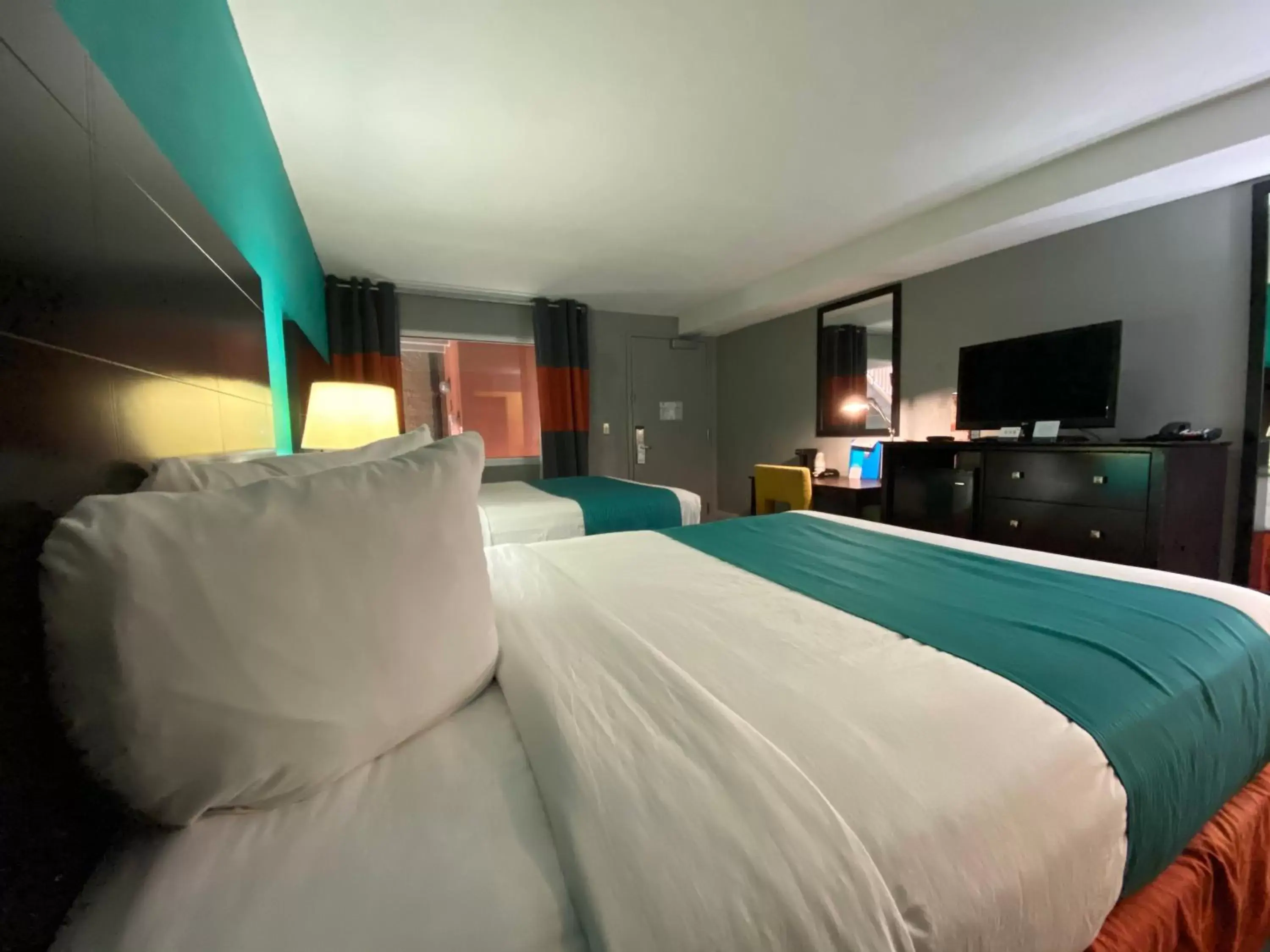 Queen Room with Two Queen Beds - Accessible/Non-Smoking in Clarion Inn Atlantic City - Beach and Boardwalk Queen Room with Two Queen Beds - Accessible/Non-Smoking in Clarion Inn Atlantic City - Beach and Boardwalk