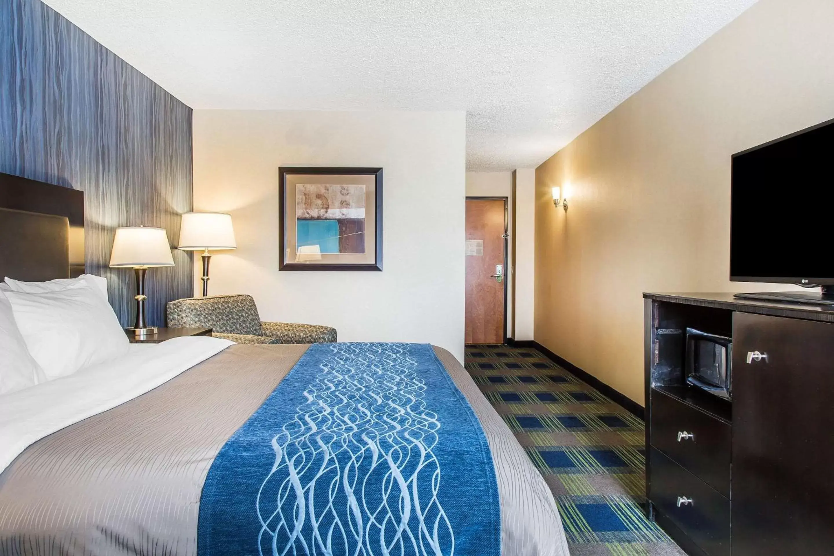 King Room - Accessible/Non-Smoking in Comfort Inn & Suites Meriden East King Room - Accessible/Non-Smoking in Comfort Inn & Suites Meriden East