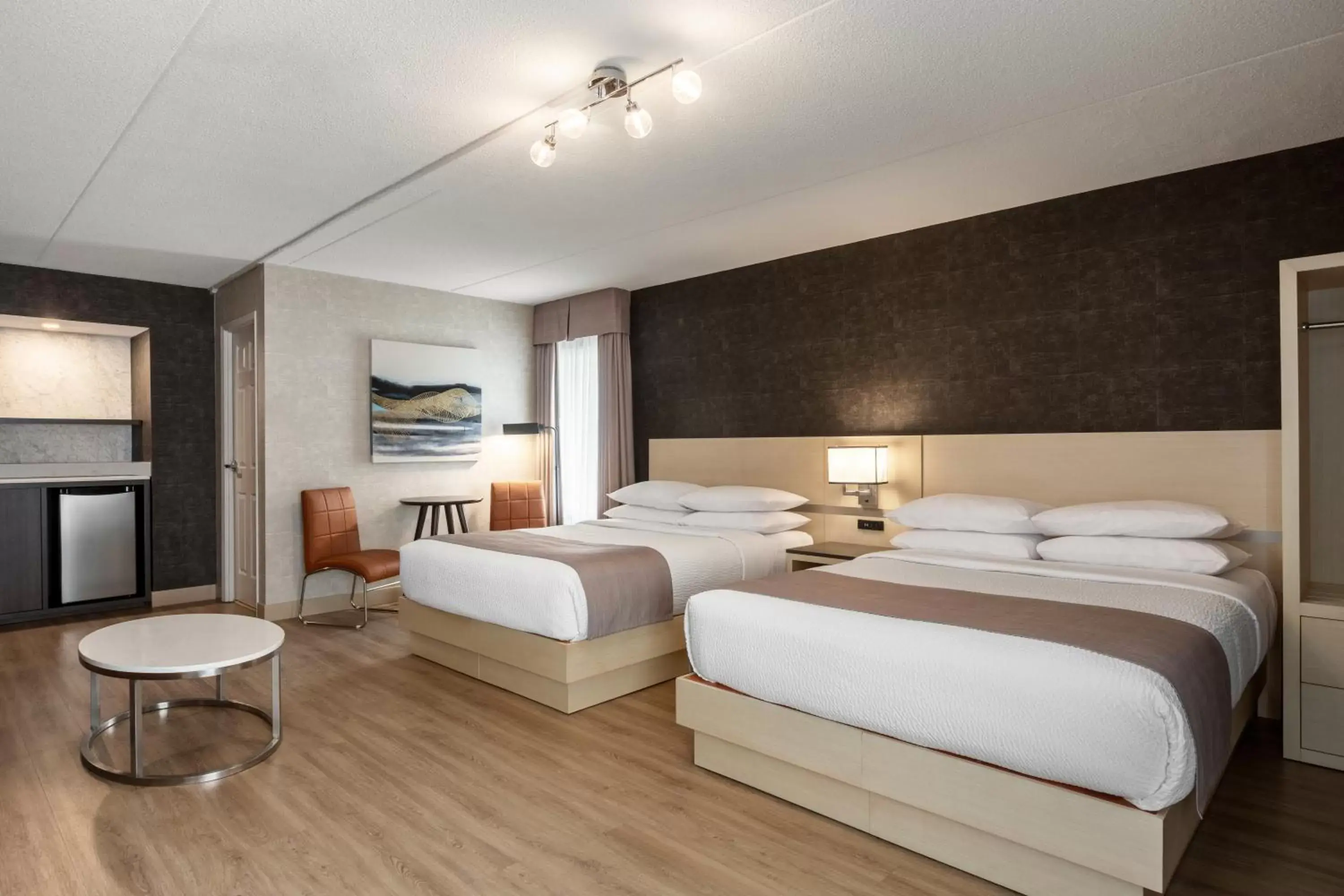 Queen Room with Sofa Bed and Two Queen Beds - Non-Smoking in Days Inn by Wyndham Toronto West Mississauga Queen Room with Sofa Bed and Two Queen Beds - Non-Smoking in Days Inn by Wyndham Toronto West Mississauga