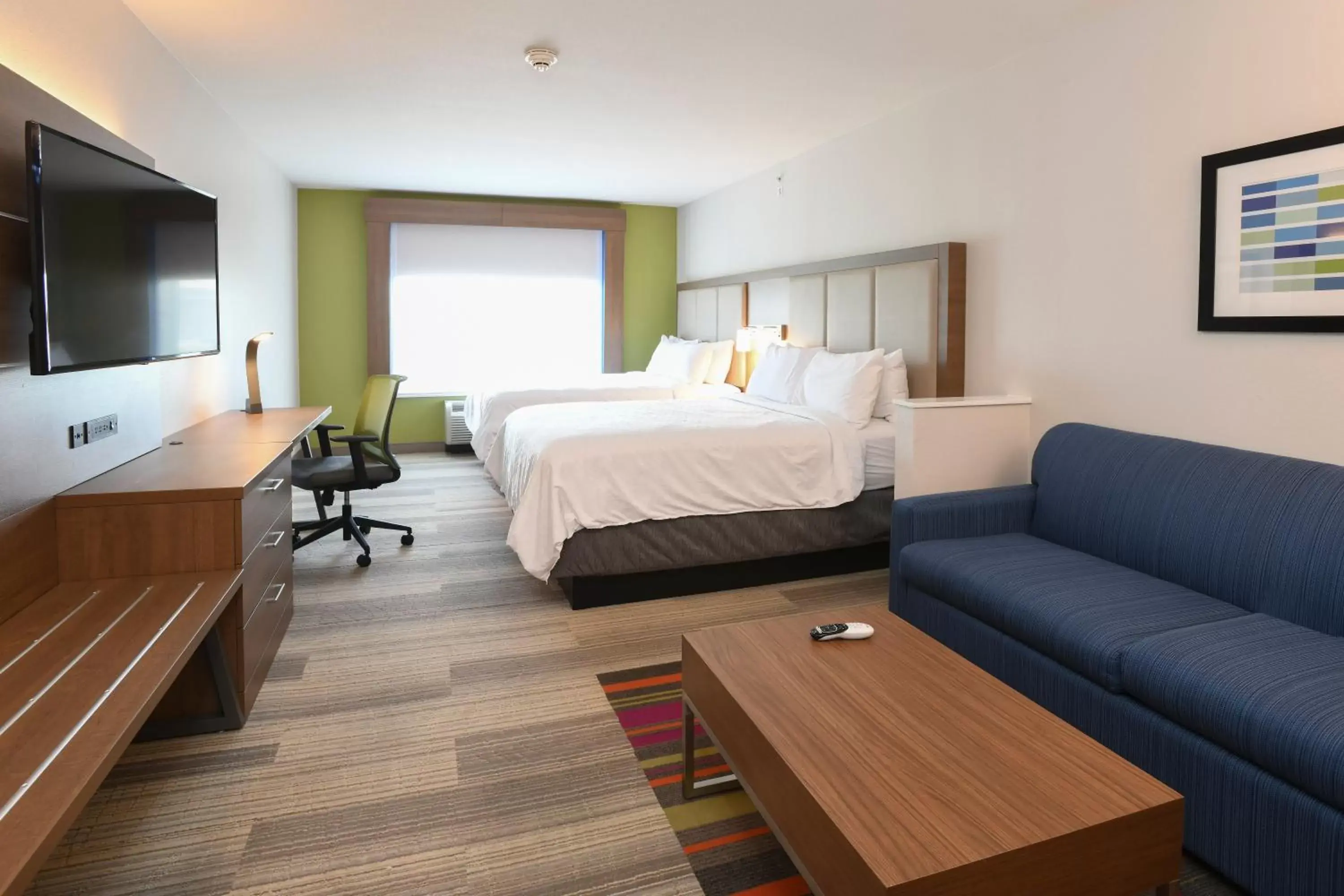 Queen Suite in Holiday Inn Express Hotel & Suites Richwood - Cincinnati South by IHG Queen Suite in Holiday Inn Express Hotel & Suites Richwood - Cincinnati South by IHG