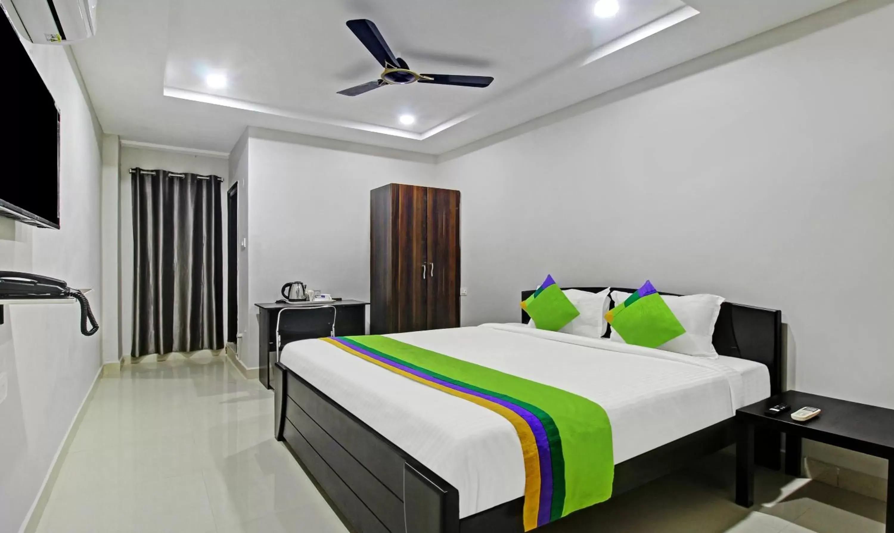 Deluxe Room - single occupancy in Itsy Hotels Sunrise Grand, Hitech City Deluxe Room - single occupancy in Itsy Hotels Sunrise Grand, Hitech City