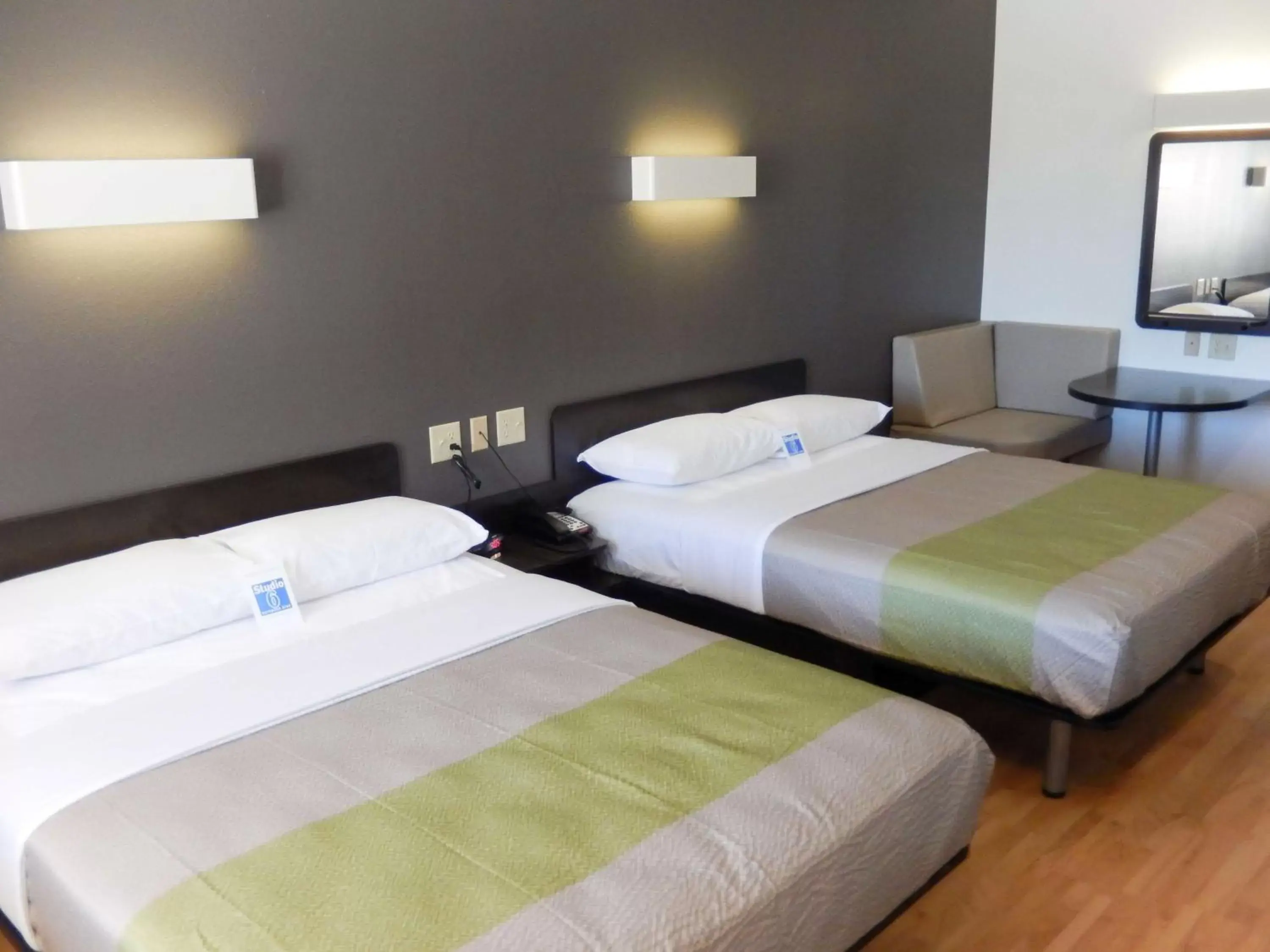 Deluxe Queen Room with Two Queen Beds - Non-Smoking in Studio 6-Yukon, OK Deluxe Queen Room with Two Queen Beds - Non-Smoking in Studio 6-Yukon, OK