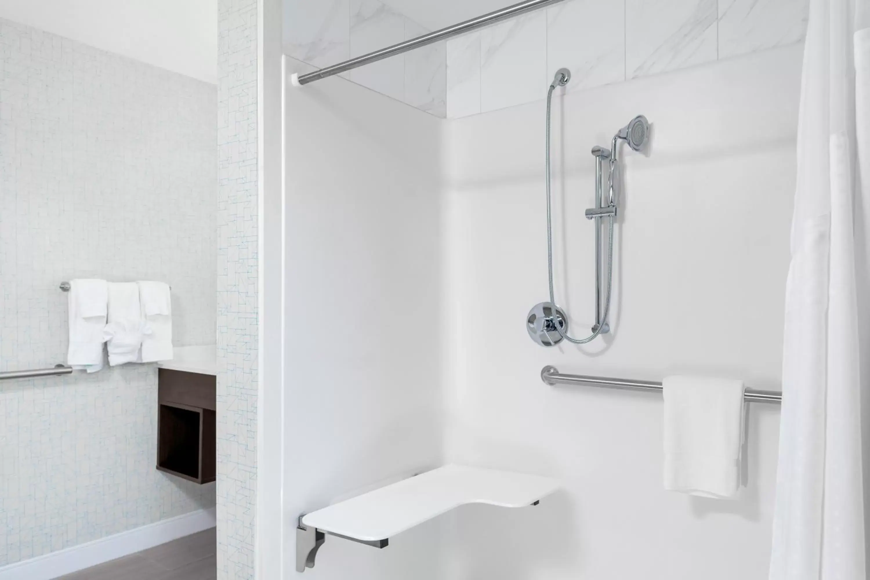 King Room - Disability Access/Hearing Accessible in Holiday Inn Express - Kansas City Downtown, an IHG Hotel King Room - Disability Access/Hearing Accessible in Holiday Inn Express - Kansas City Downtown, an IHG Hotel