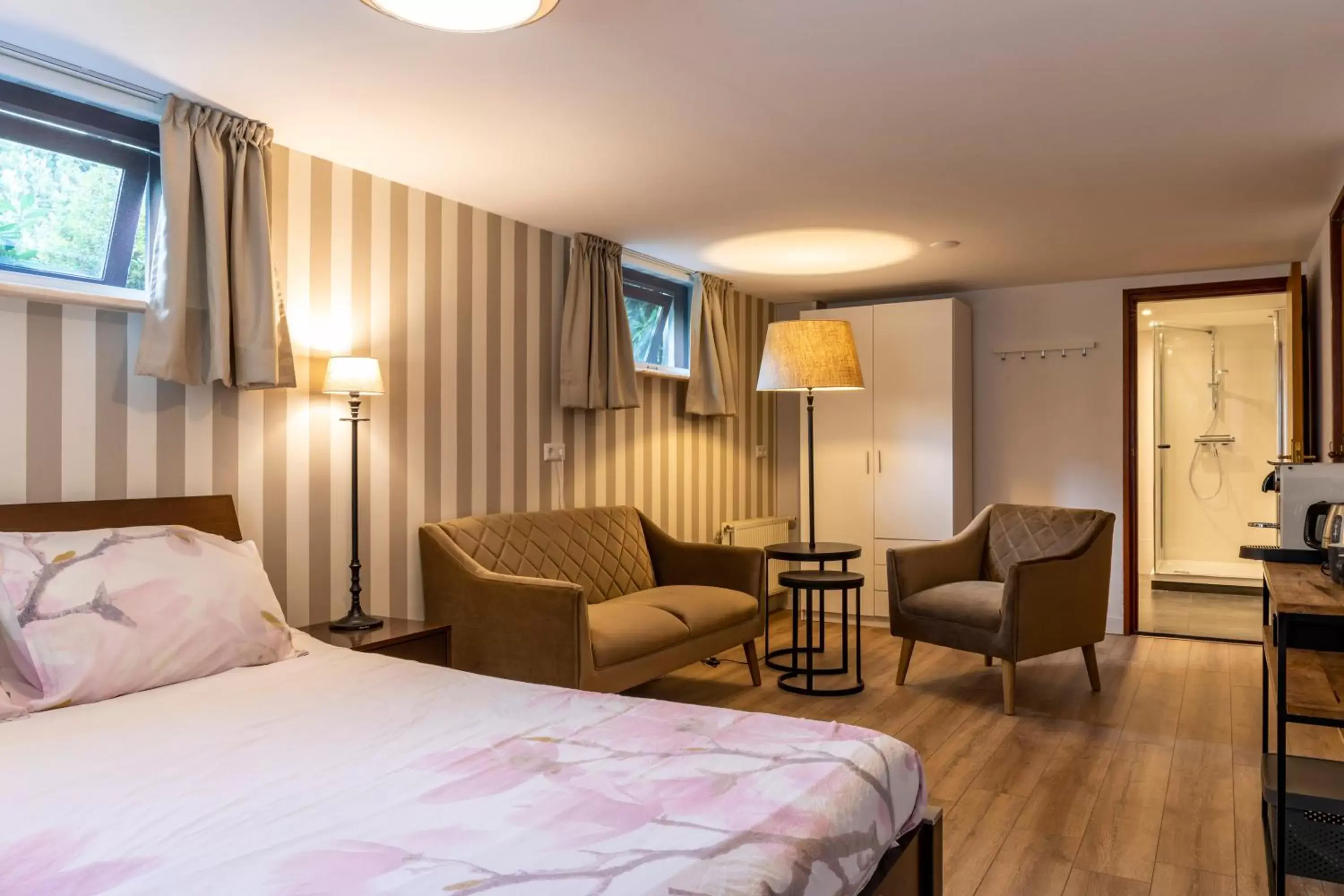 Double Room with Private Bathroom in B&B Eikendreef Double Room with Private Bathroom in B&B Eikendreef