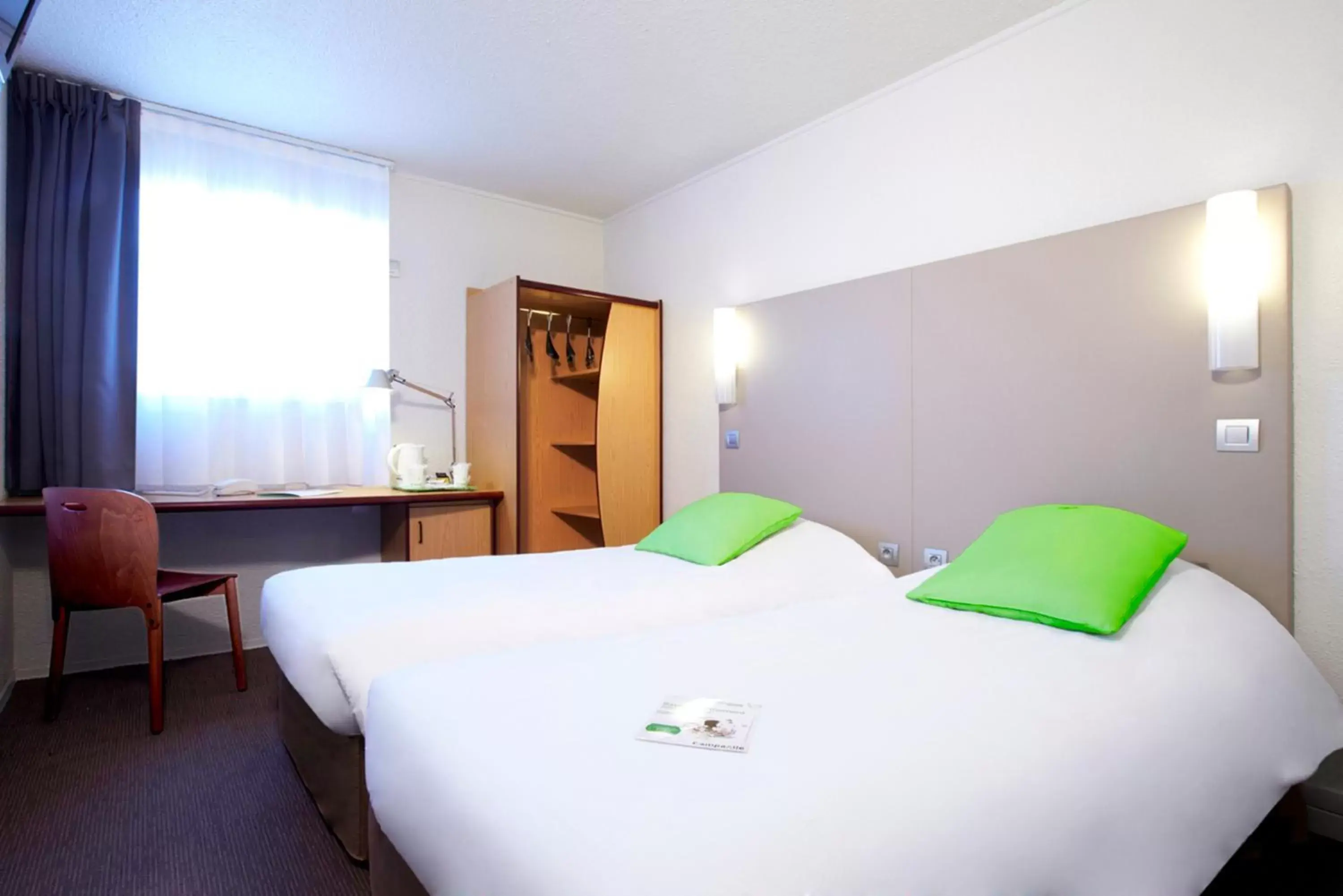 Superior Twin Room in Campanile Lyon Dardilly Porte De Lyon Superior Twin Room in Campanile Lyon Dardilly Porte De Lyon