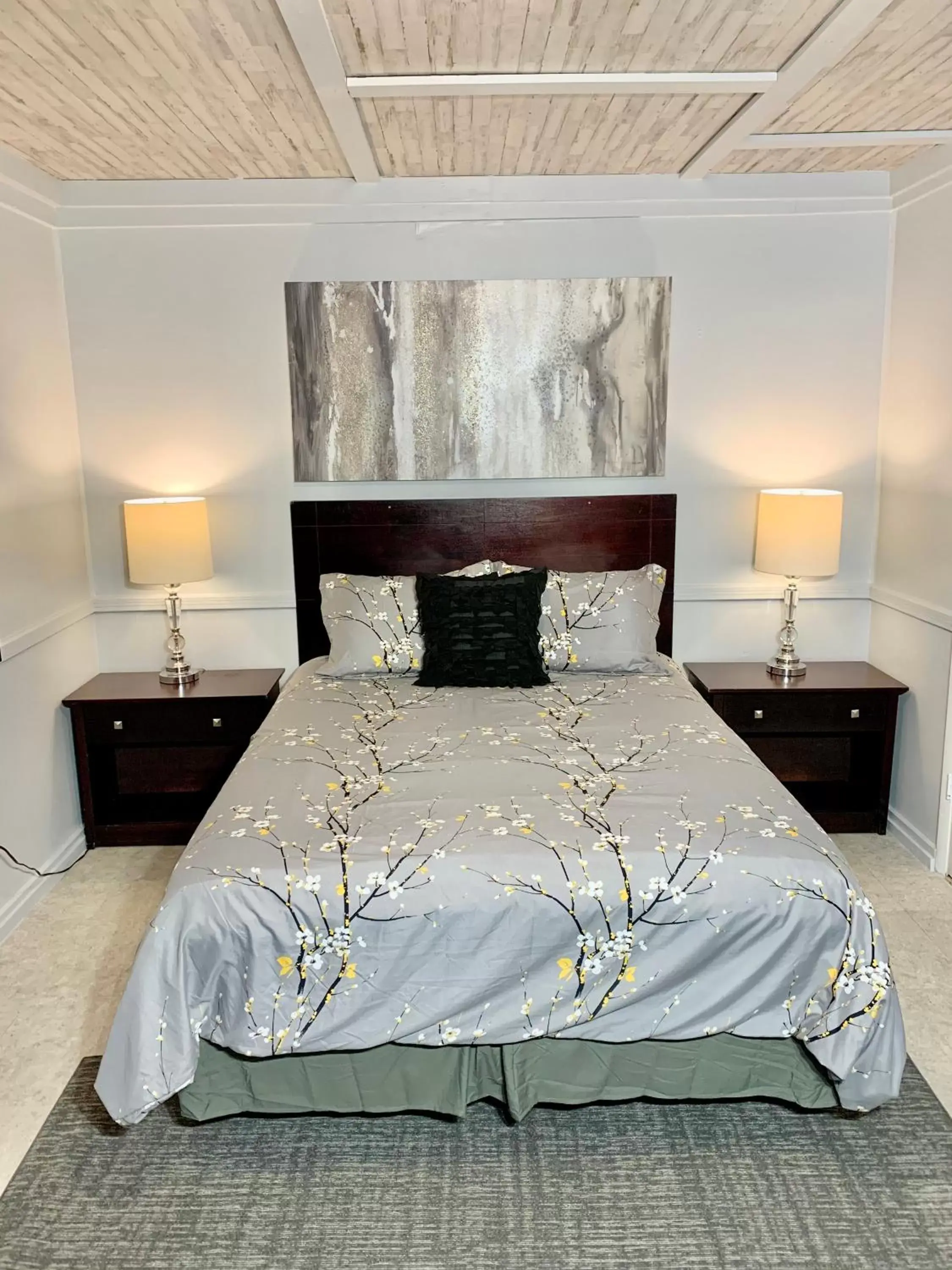 Deluxe Queen Room in Spring Creek Hotel Deluxe Queen Room in Spring Creek Hotel