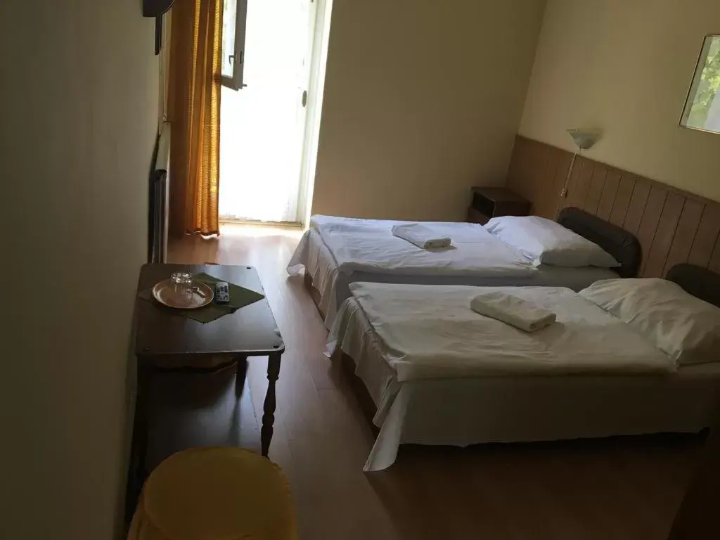 Twin Room with Balcony in Muskátli Panzió Twin Room with Balcony in Muskátli Panzió