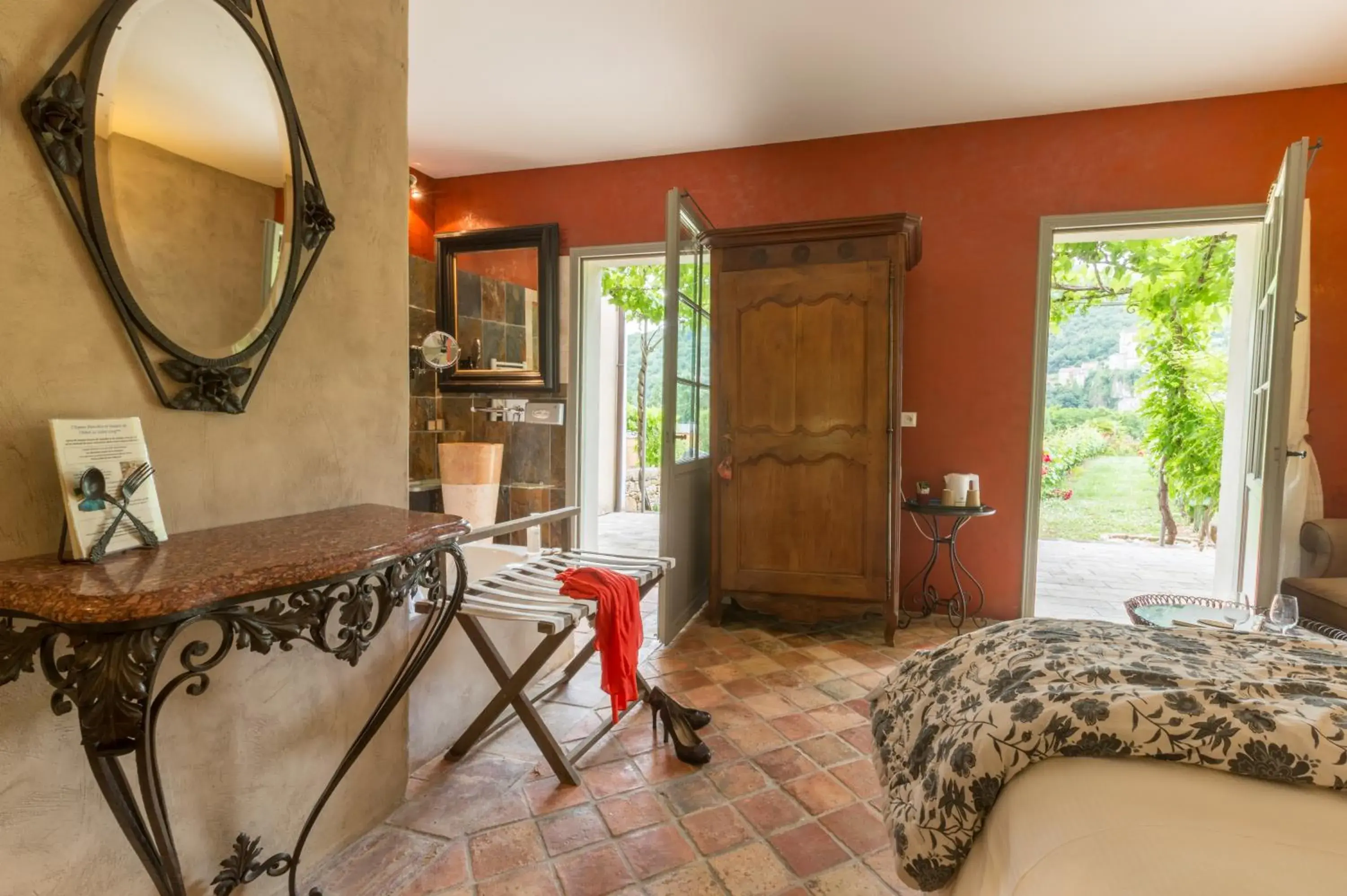 Cardaillac Superior Room in Hôtel-Spa Le Saint Cirq Cardaillac Superior Room in Hôtel-Spa Le Saint Cirq