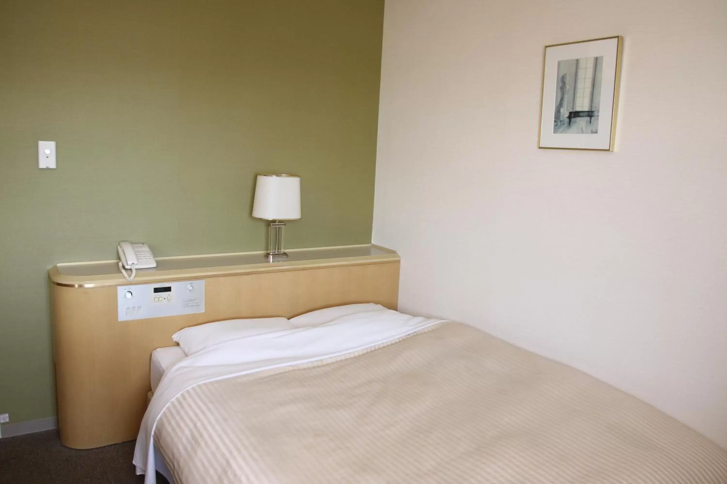 Double Room with Small Double Bed - Non-Smoking in Shin Osaka Washington Hotel Plaza Double Room with Small Double Bed - Non-Smoking in Shin Osaka Washington Hotel Plaza