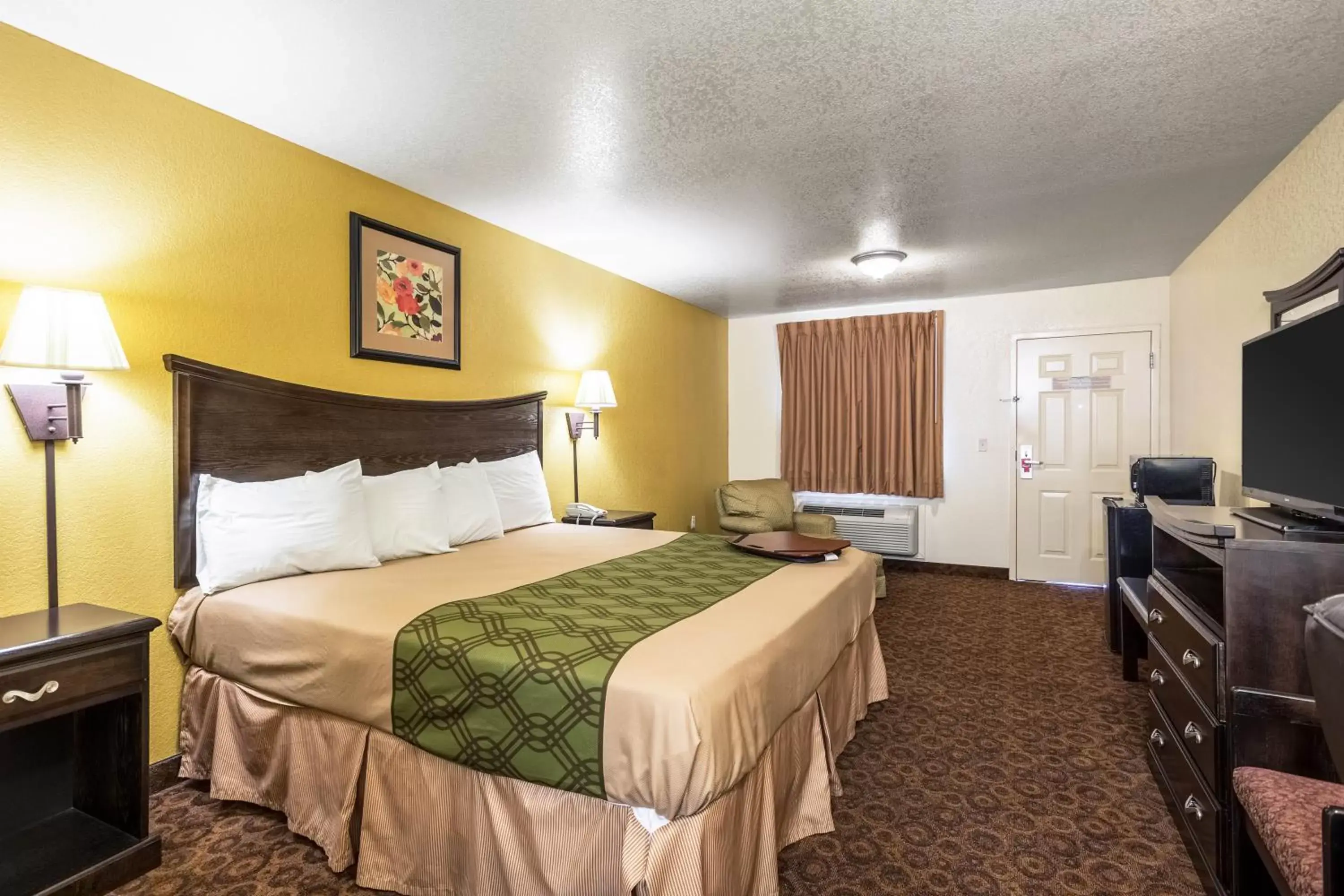 King Room - Accessible/Non-Smoking in Econo Lodge Inn & Suites Searcy King Room - Accessible/Non-Smoking in Econo Lodge Inn & Suites Searcy