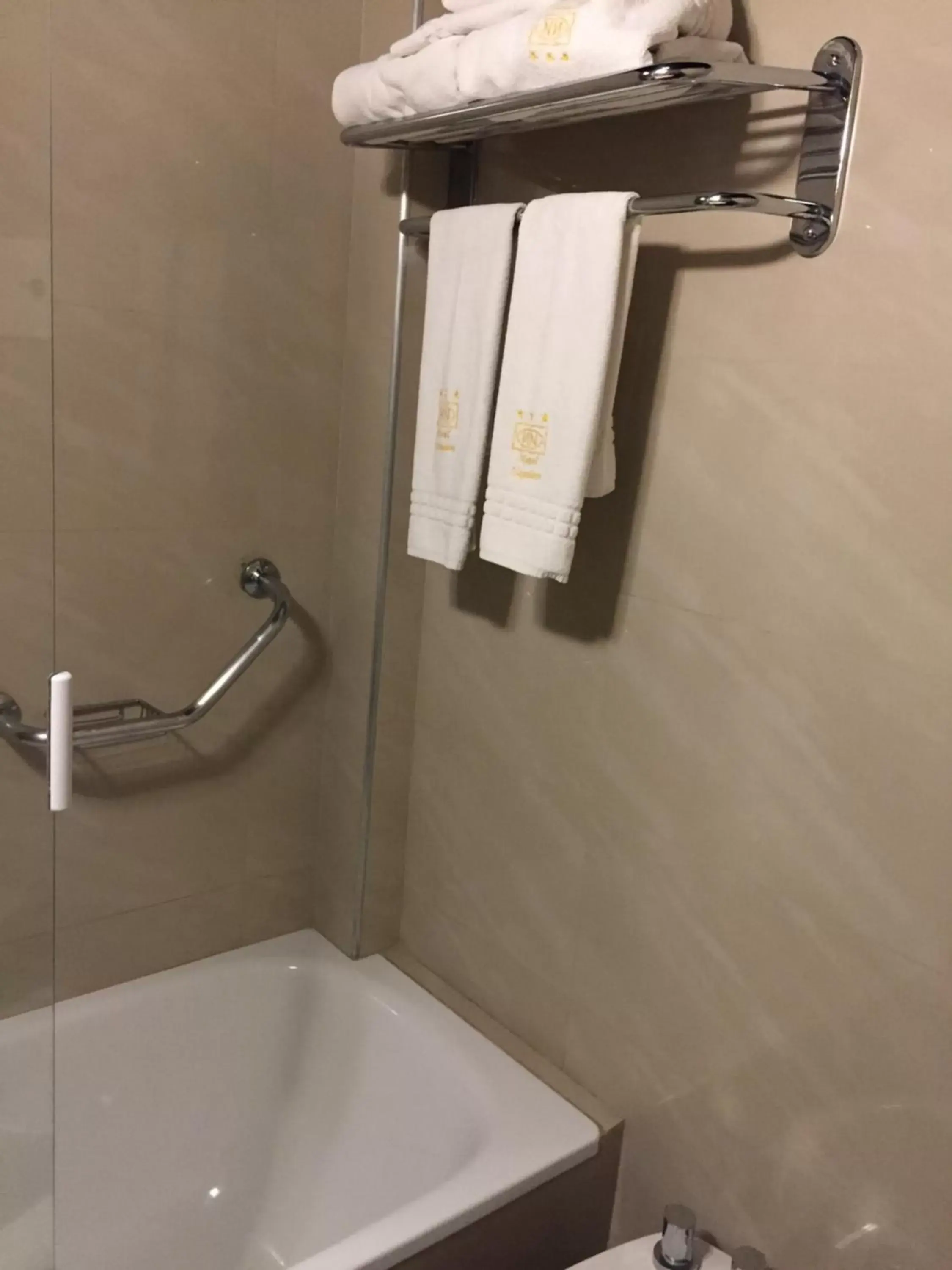 Standard Triple Room in Hotel Napoleón Standard Triple Room in Hotel Napoleón