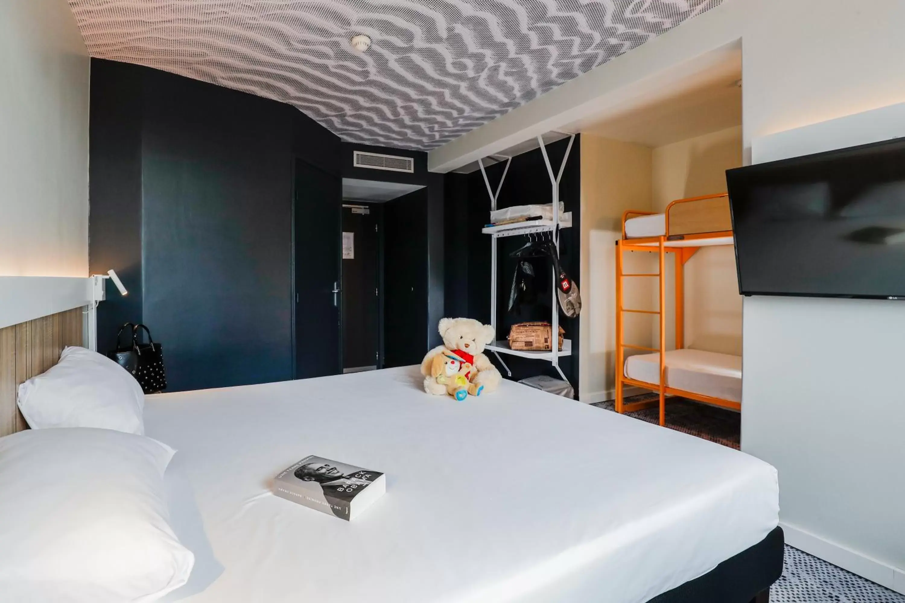 Standard Room with One Double Bed and Two Single Beds in Ibis Luxembourg Airport Standard Room with One Double Bed and Two Single Beds in Ibis Luxembourg Airport