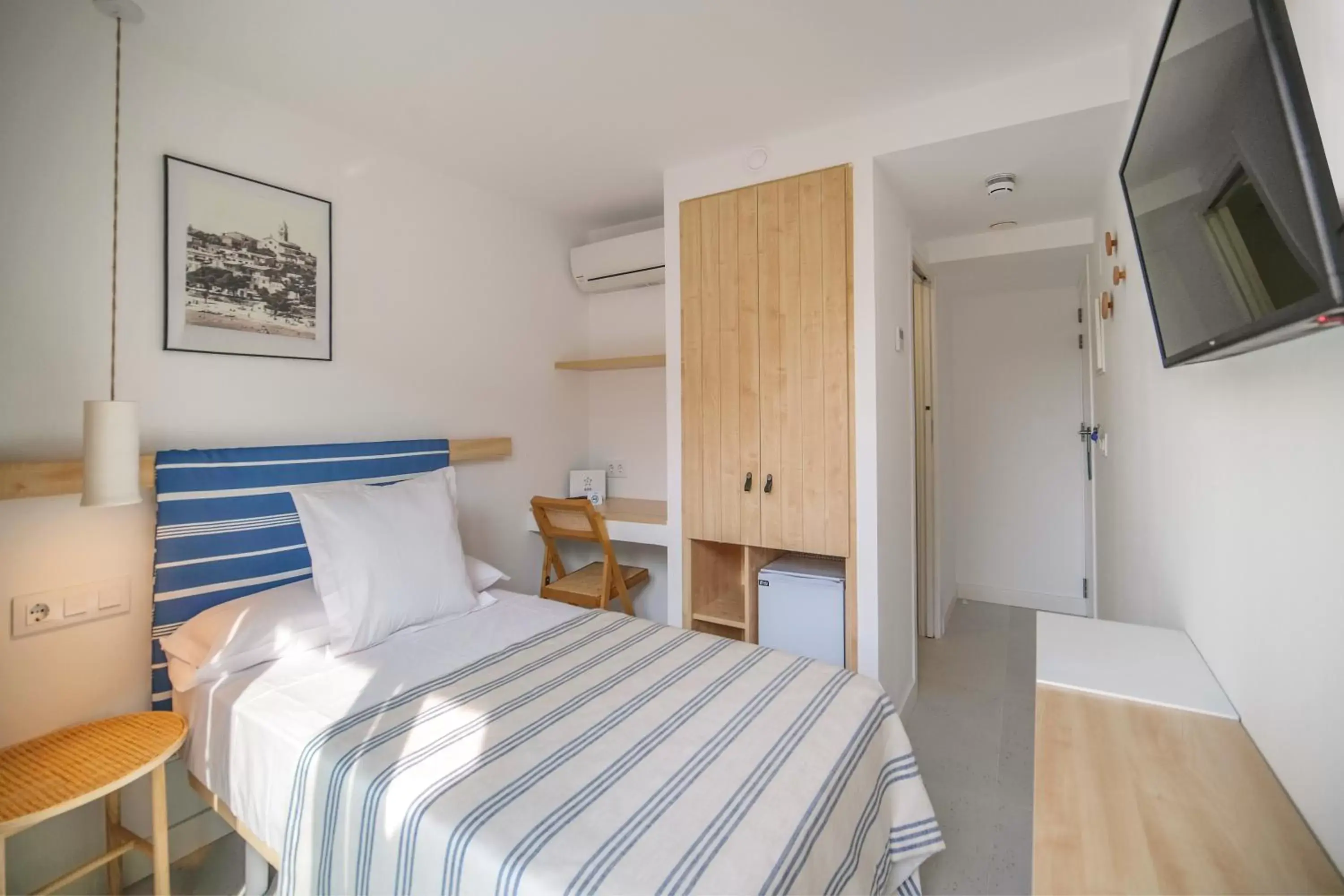 Single Room with Balcony in HOTEL BINI Single Room with Balcony in HOTEL BINI