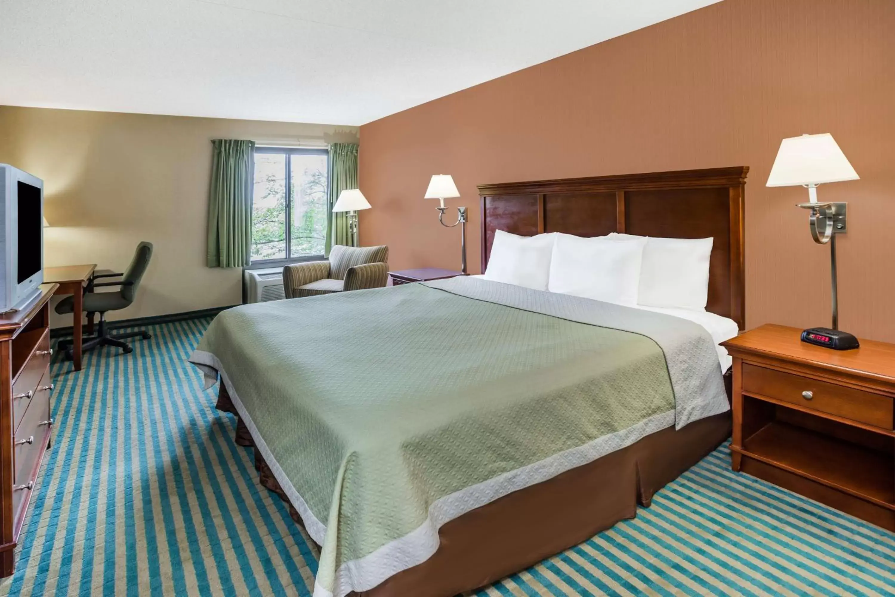 King Room - Non-Smoking in Days Inn by Wyndham Westminster King Room - Non-Smoking in Days Inn by Wyndham Westminster