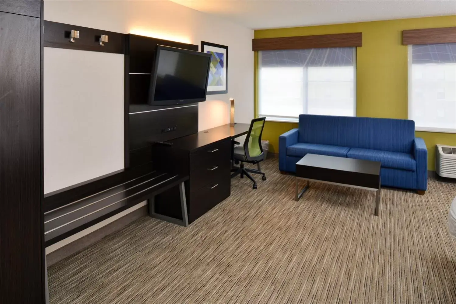 King Executive Mobility accessible with Tub in Holiday Inn Express Wixom, an IHG Hotel King Executive Mobility accessible with Tub in Holiday Inn Express Wixom, an IHG Hotel