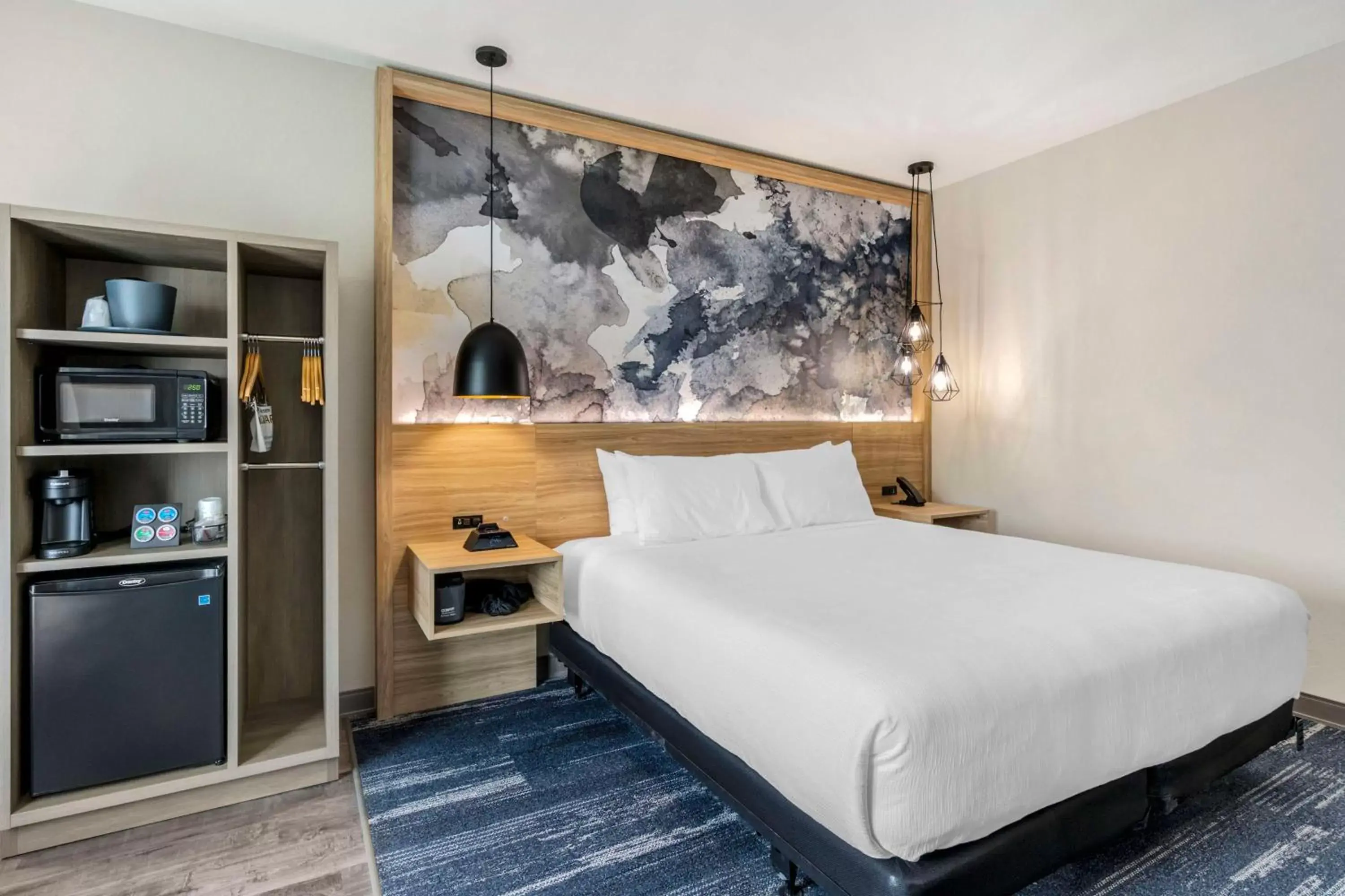 King Room with Bath Tub - Mobility Accessible in Best Western Plus Winter Haven Inn & Suites King Room with Bath Tub - Mobility Accessible in Best Western Plus Winter Haven Inn & Suites