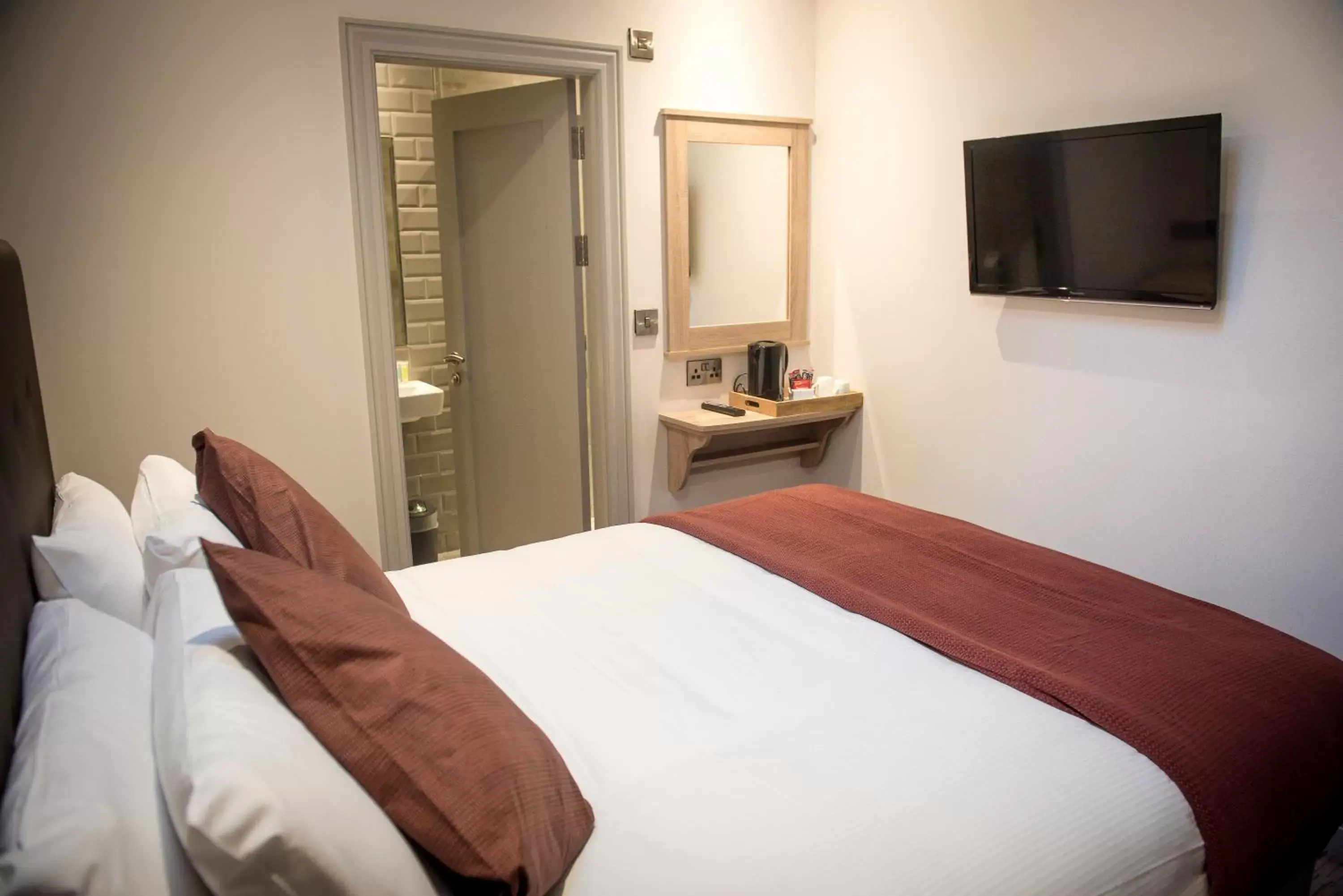 Double Room with Private Bathroom in Tatler Jack Double Room with Private Bathroom in Tatler Jack