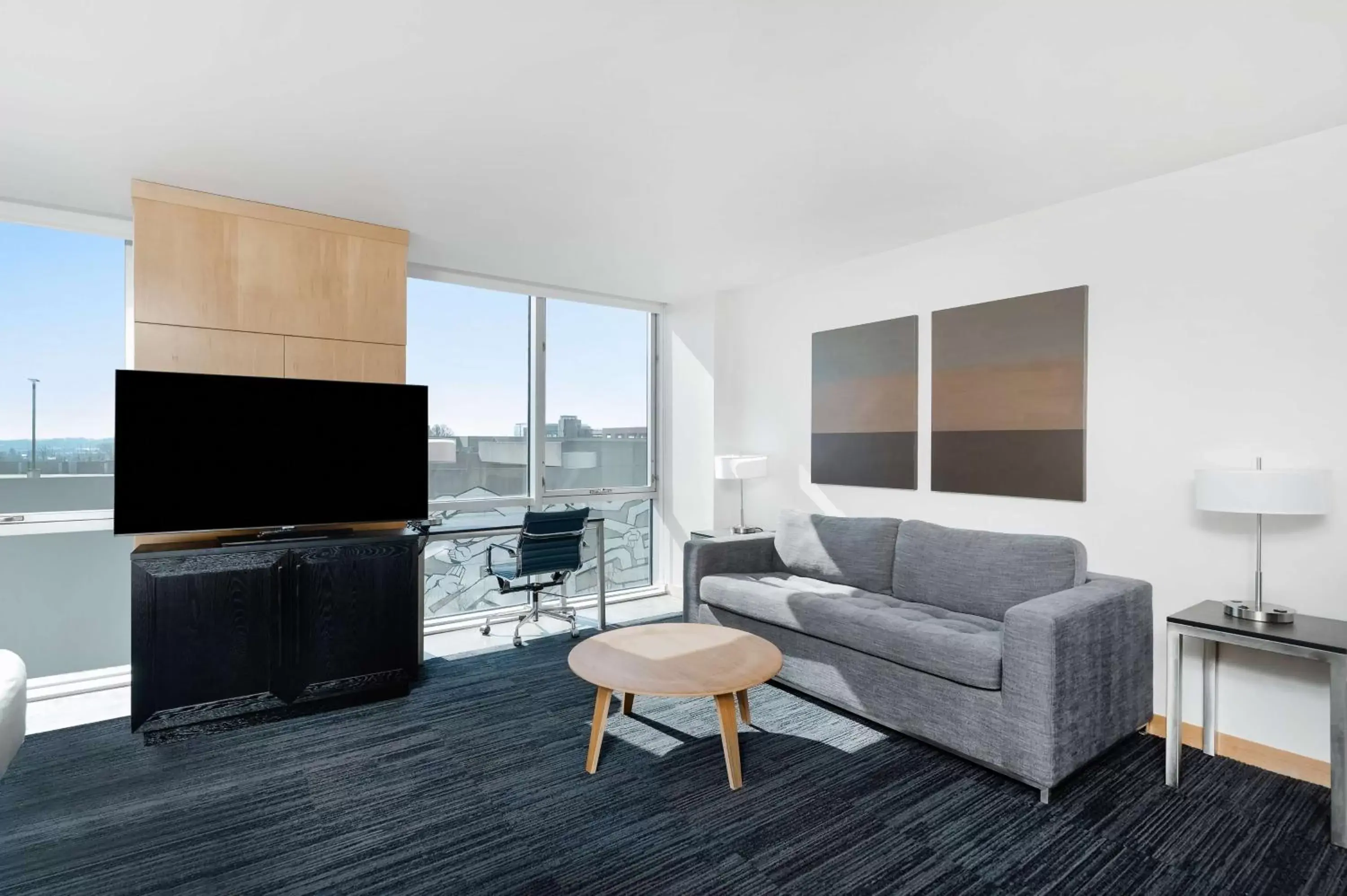 King Room with Kitchen and Roll-in Shower - Mobility Access in Hotelvetro Iowa City, Tapestry Collection By Hilton King Room with Kitchen and Roll-in Shower - Mobility Access in Hotelvetro Iowa City, Tapestry Collection By Hilton