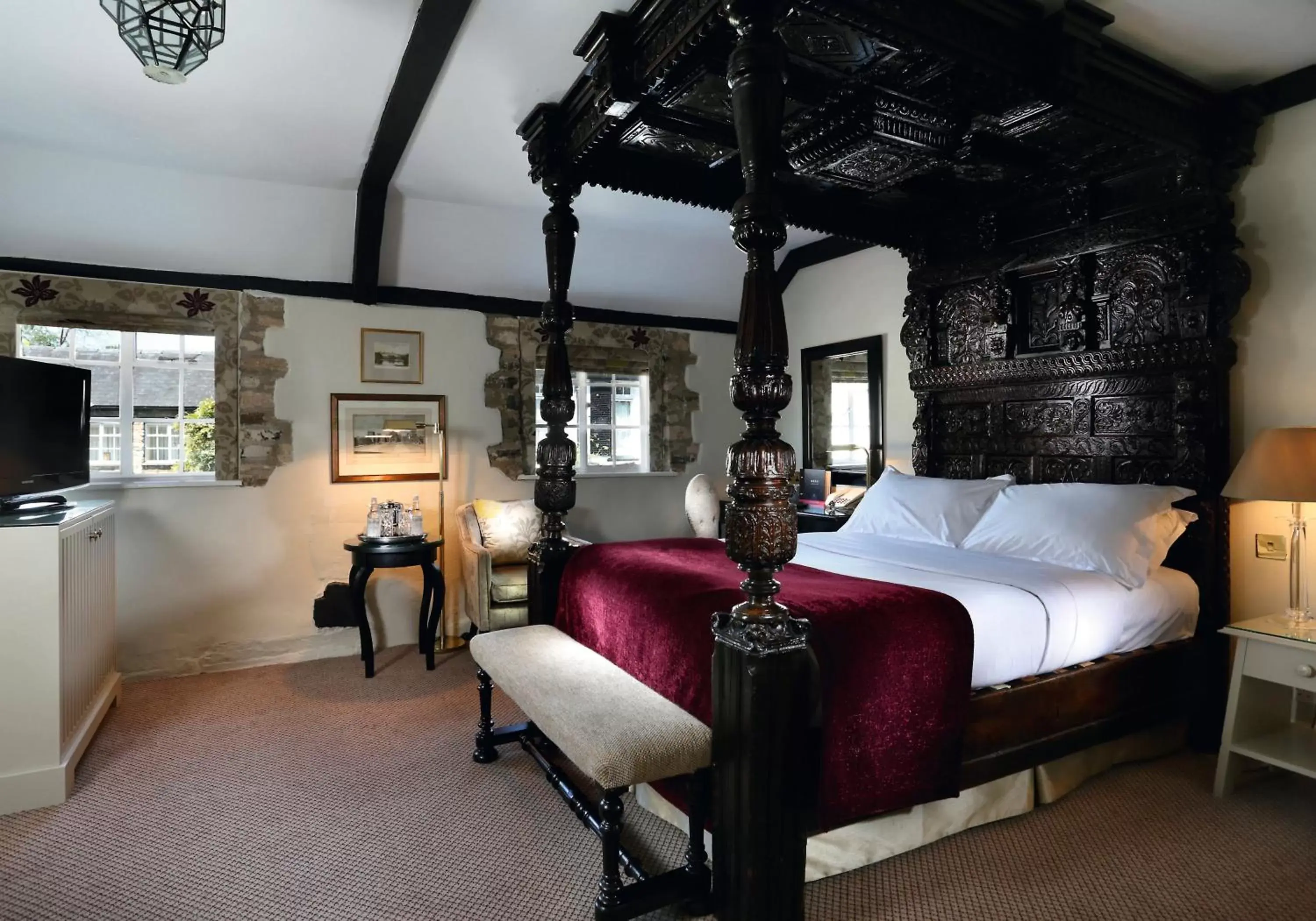 Feature Suite in Macdonald Bear Hotel Feature Suite in Macdonald Bear Hotel