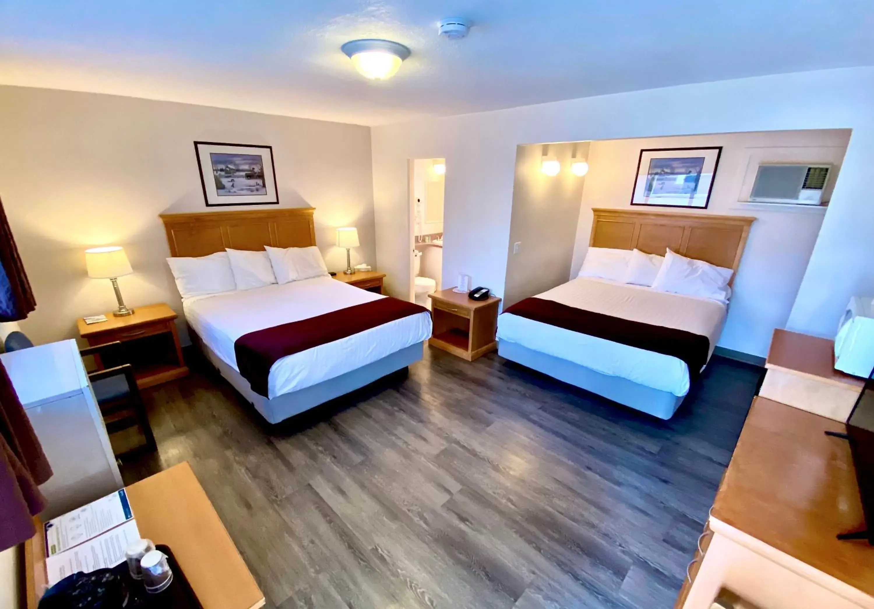 Queen Room with Two Queen Beds in Silver Star Motel Queen Room with Two Queen Beds in Silver Star Motel