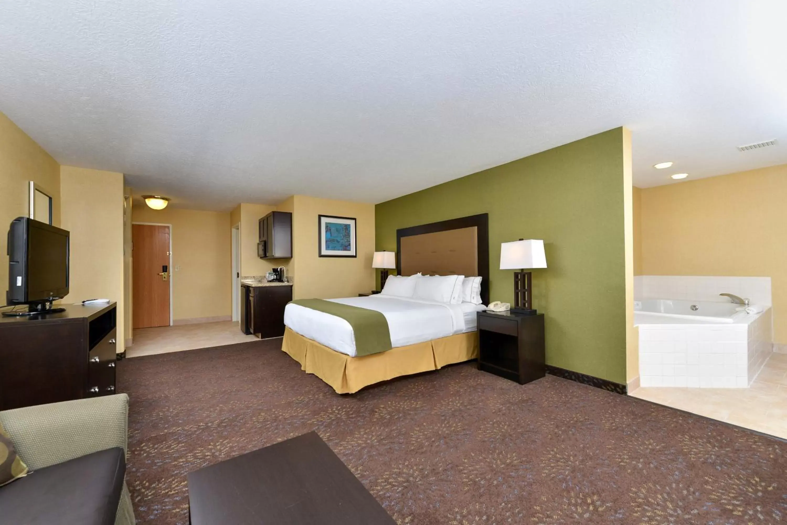 Deluxe King Suite in Holiday Inn Express Hotel & Suites Charlotte by IHG Deluxe King Suite in Holiday Inn Express Hotel & Suites Charlotte by IHG