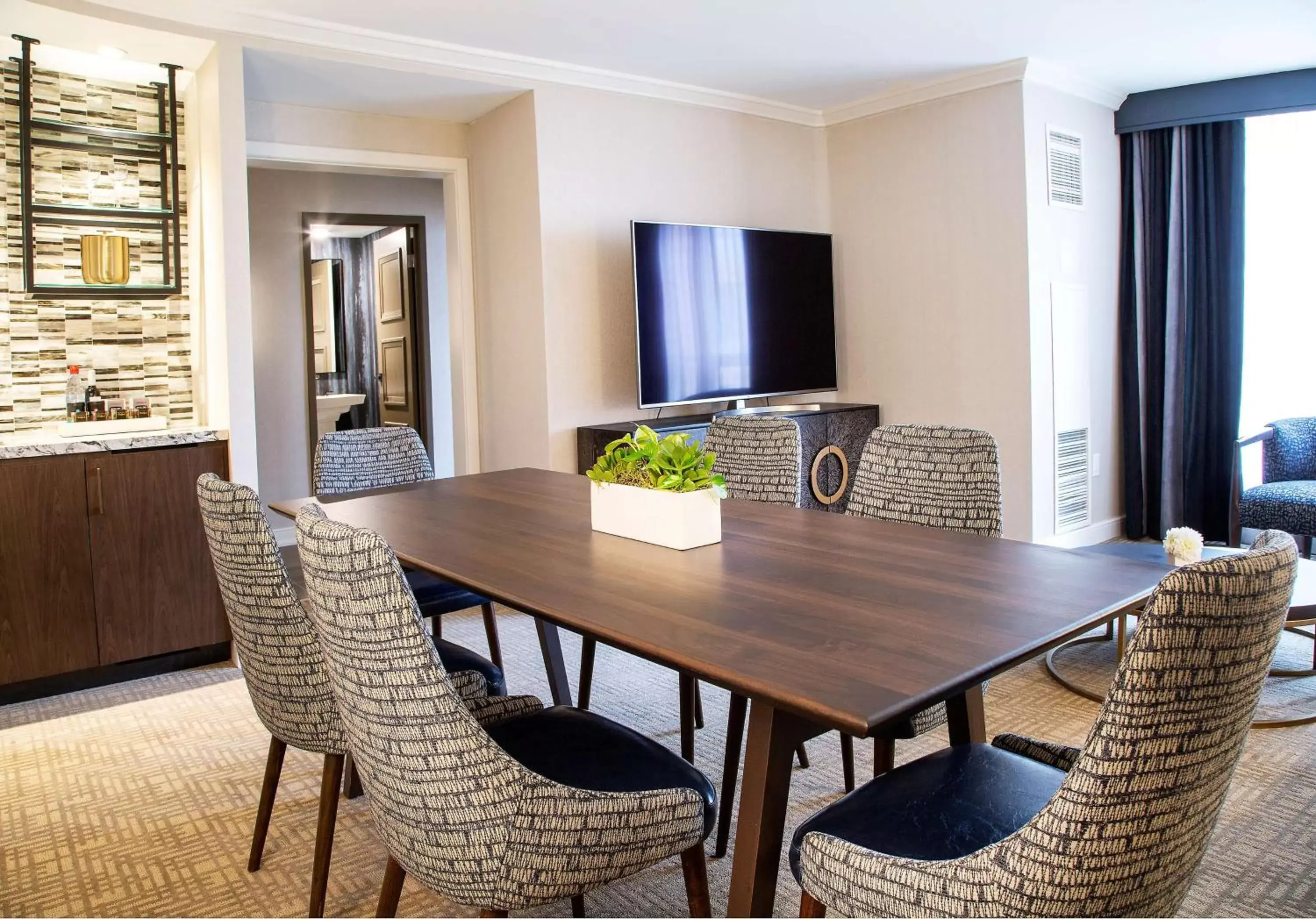 Suite in The Yorkville Royal Sonesta Hotel Toronto Suite in The Yorkville Royal Sonesta Hotel Toronto