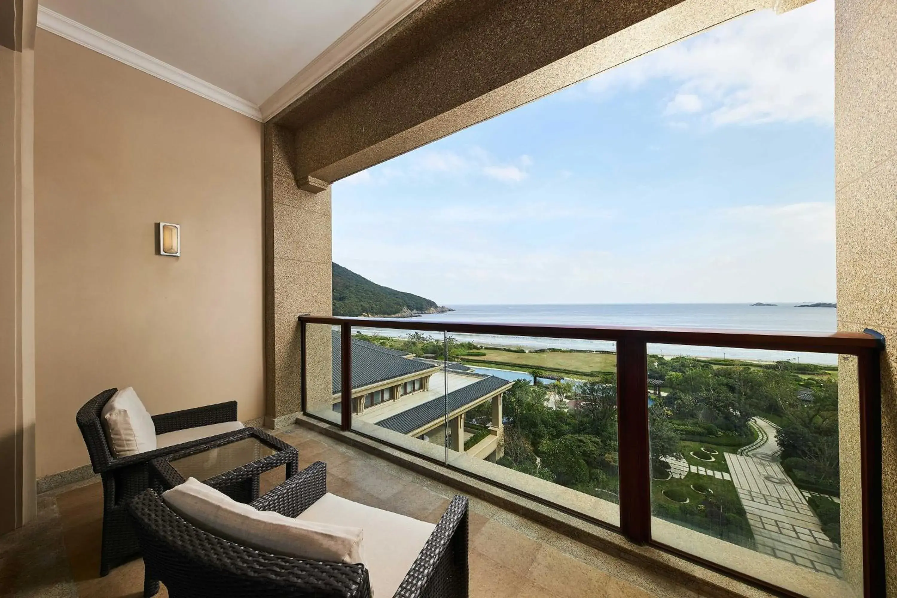 Deluxe Twin Room with Sea View in The Westin Zhujiajian Resort, Zhoushan Deluxe Twin Room with Sea View in The Westin Zhujiajian Resort, Zhoushan