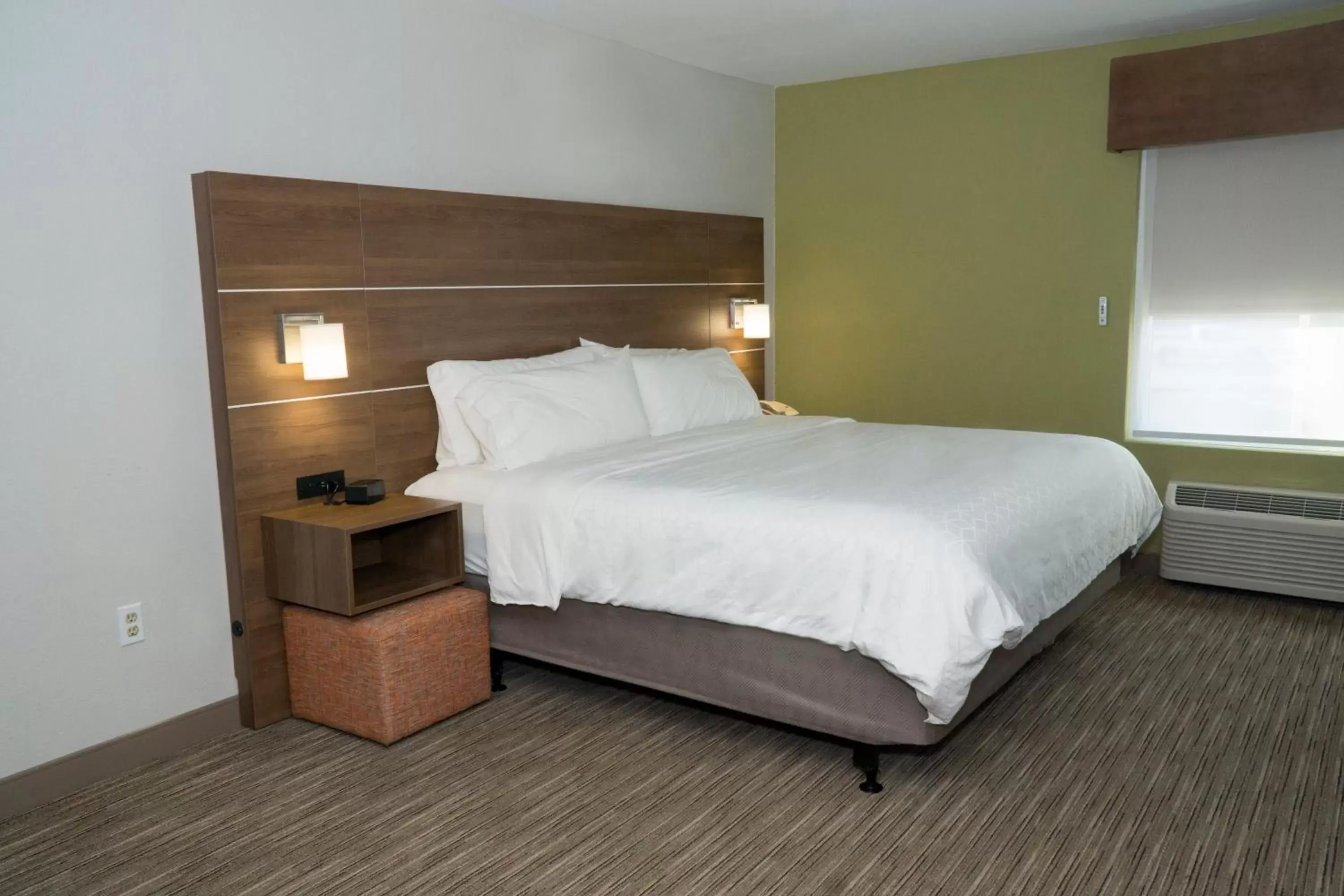 Deluxe King Room - Hearing Accessible in Holiday Inn Express Hotel & Suites Madison by IHG Deluxe King Room - Hearing Accessible in Holiday Inn Express Hotel & Suites Madison by IHG